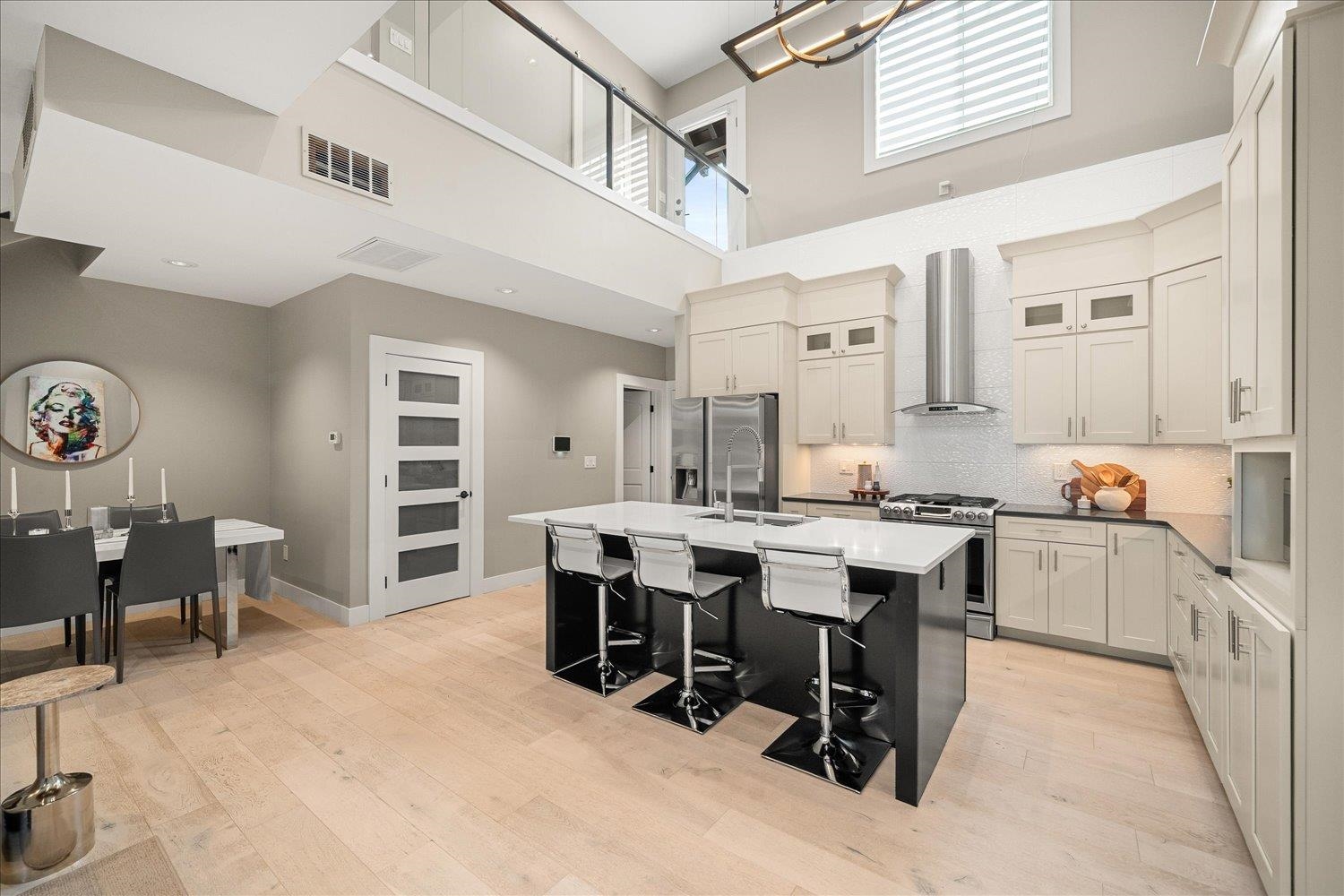 310 E 10th Ave - Photo 6