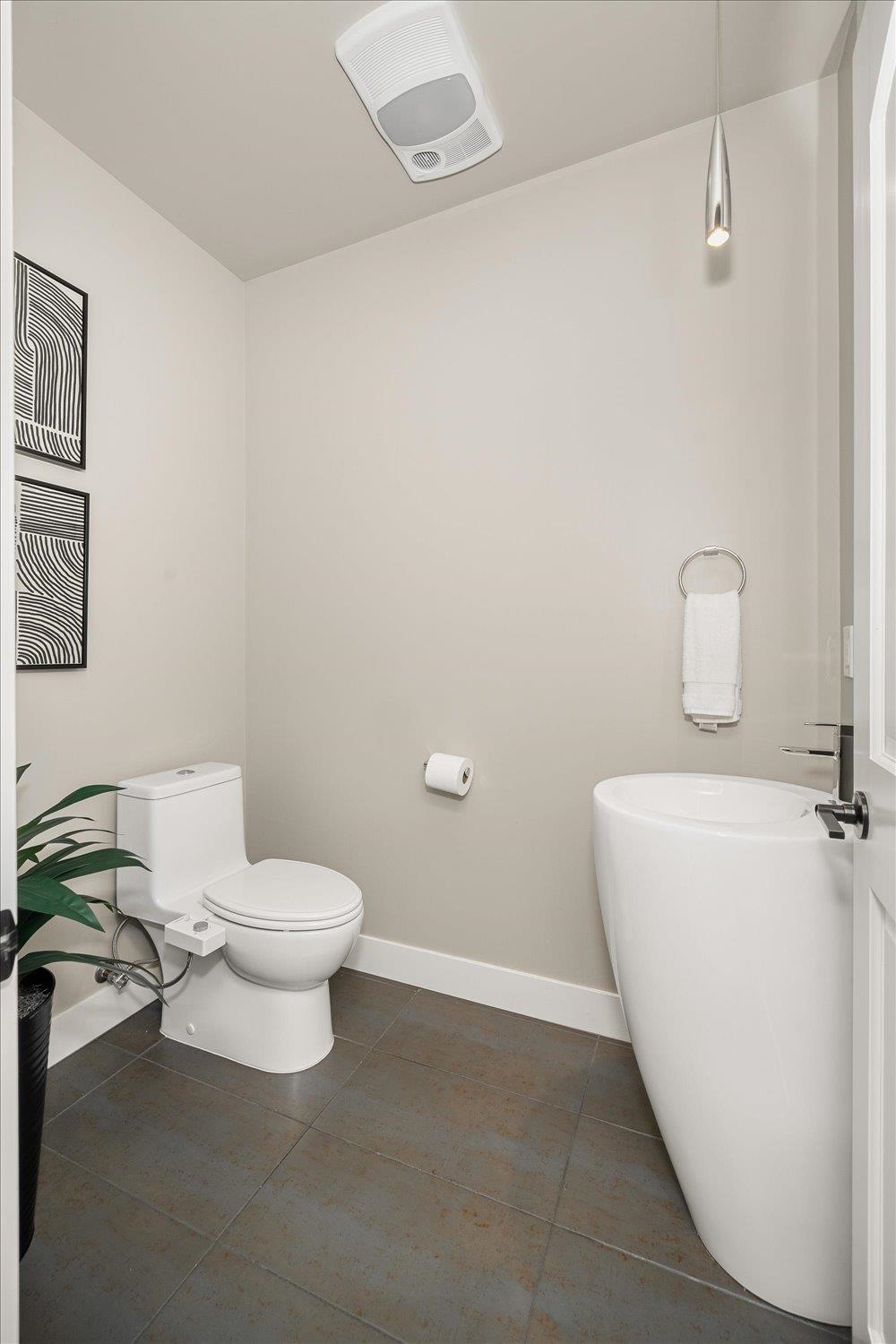 310 E 10th Ave - Photo 8