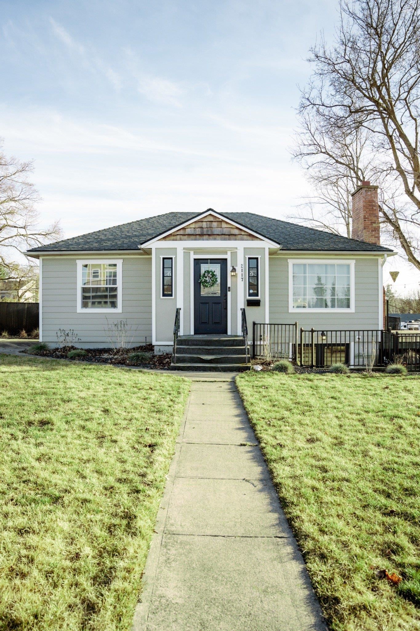 2117 W Knox Ct - Photo 2