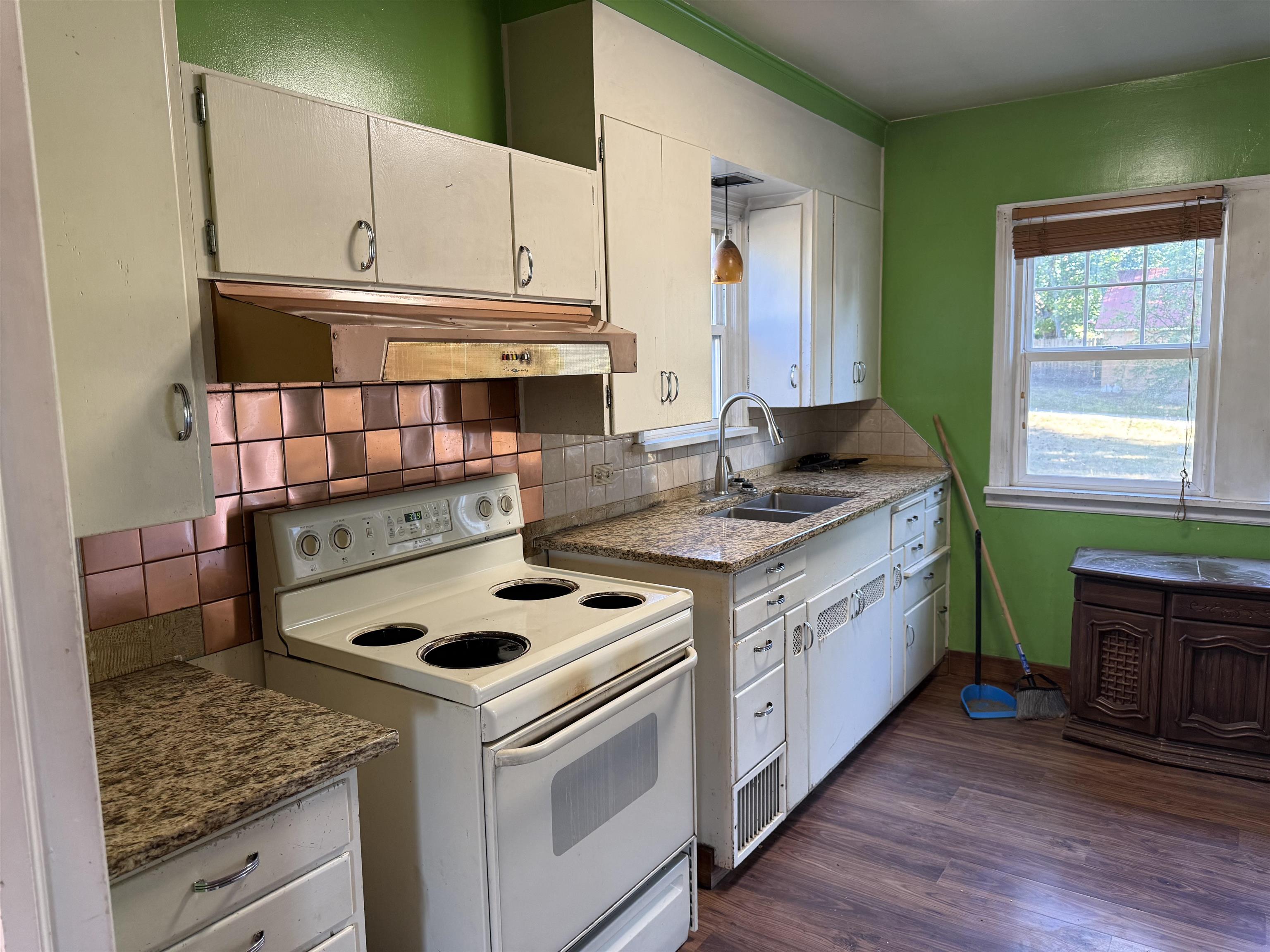 836 W 5th St - Photo 6