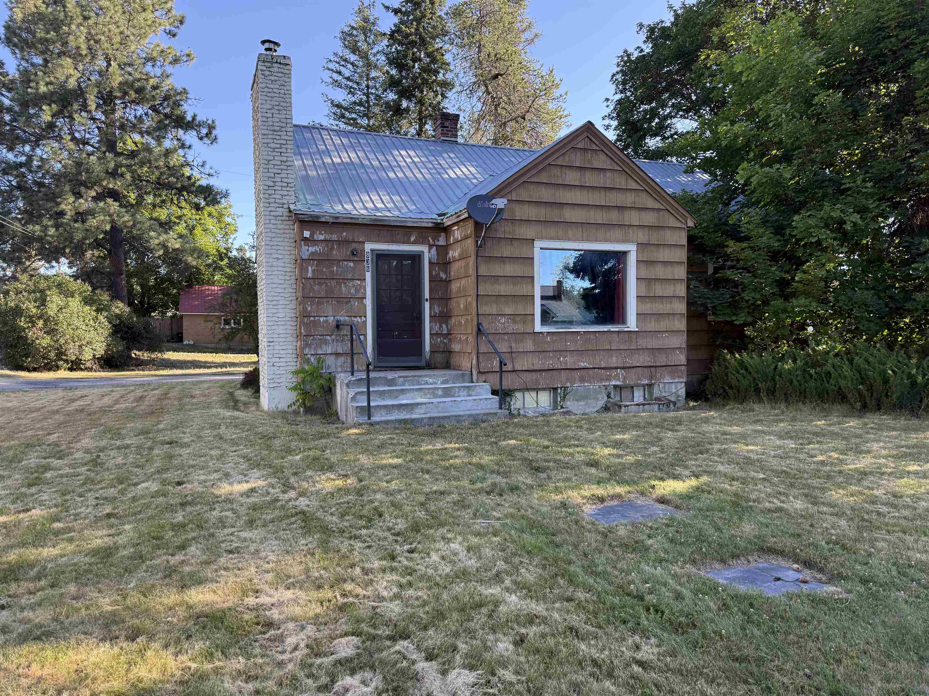 836 W 5th St - Photo 1