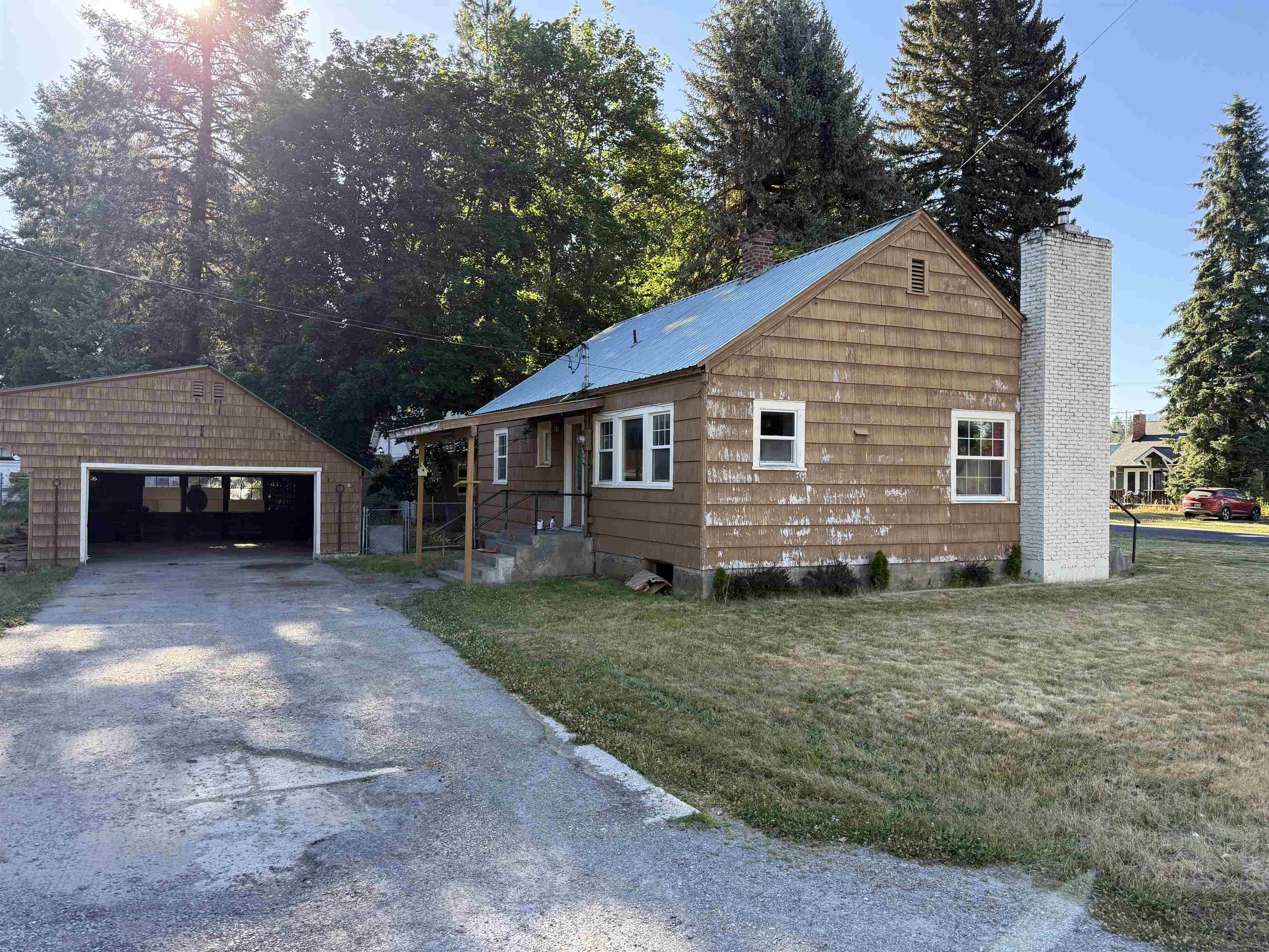 836 W 5th St - Photo 2