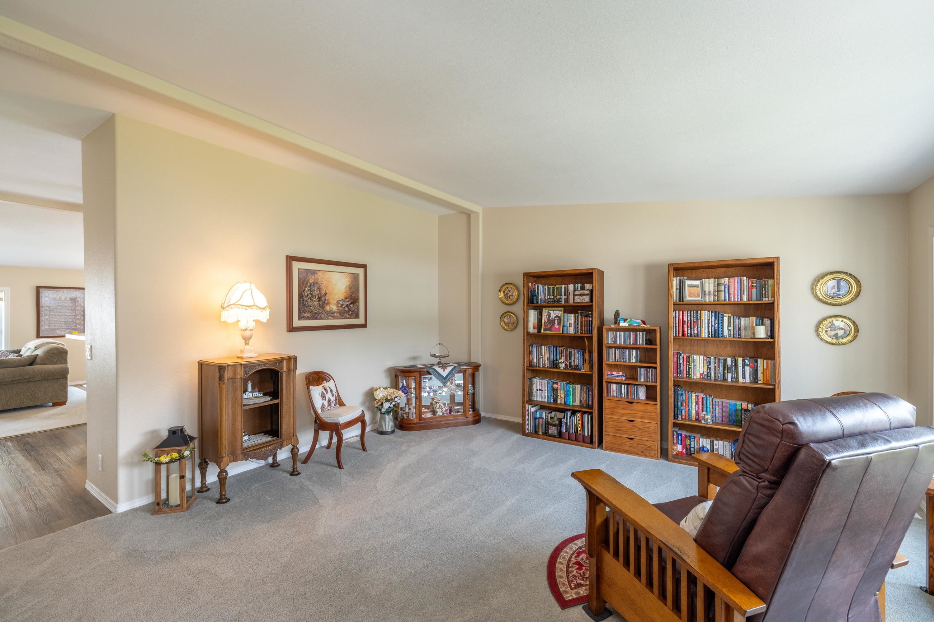 10410 N JACQUELINE Ln - Photo 5