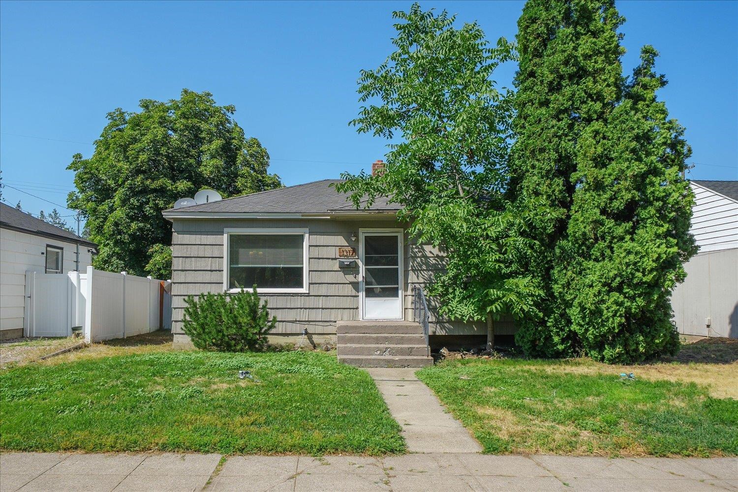 1317 E 33rd Ave - Photo 1