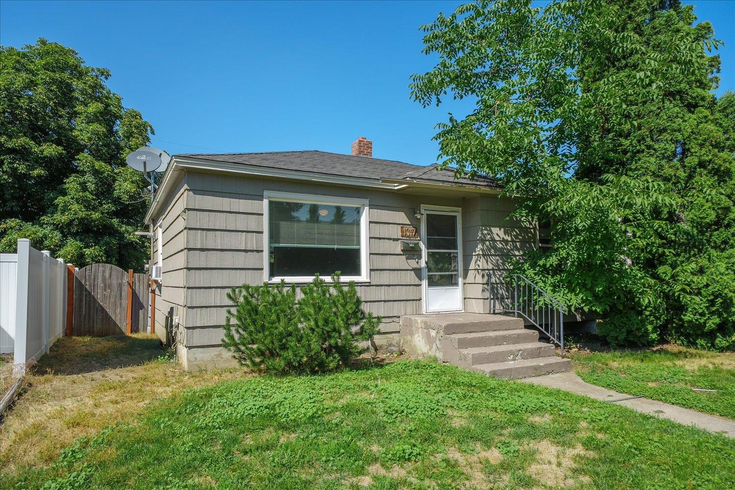 1317 E 33rd Ave - Photo 2