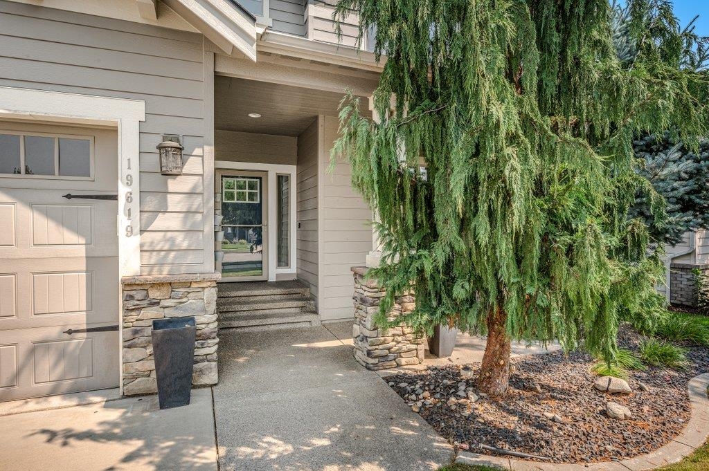 19619 E Knox Ave - Photo 2