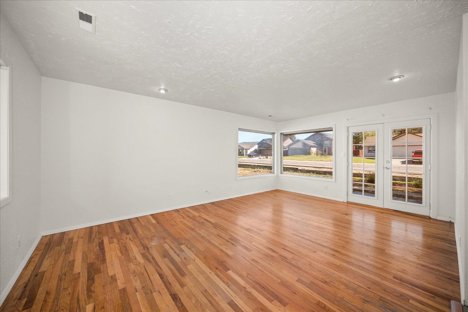 221 S Tshirley Rd - Photo 4