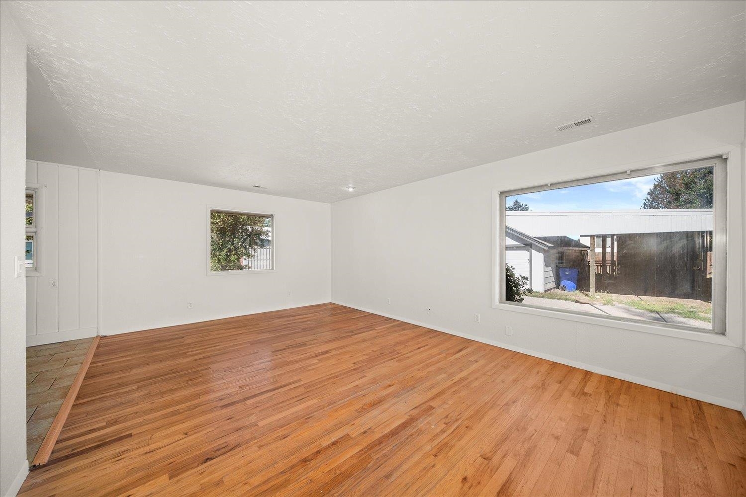 221 S Tshirley Rd - Photo 5