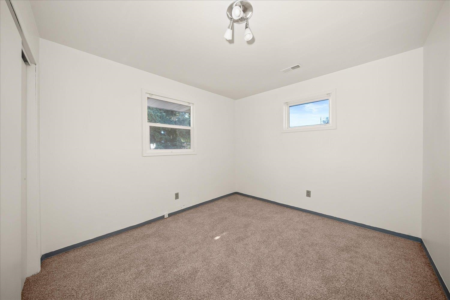 221 S Tshirley Rd - Photo 10