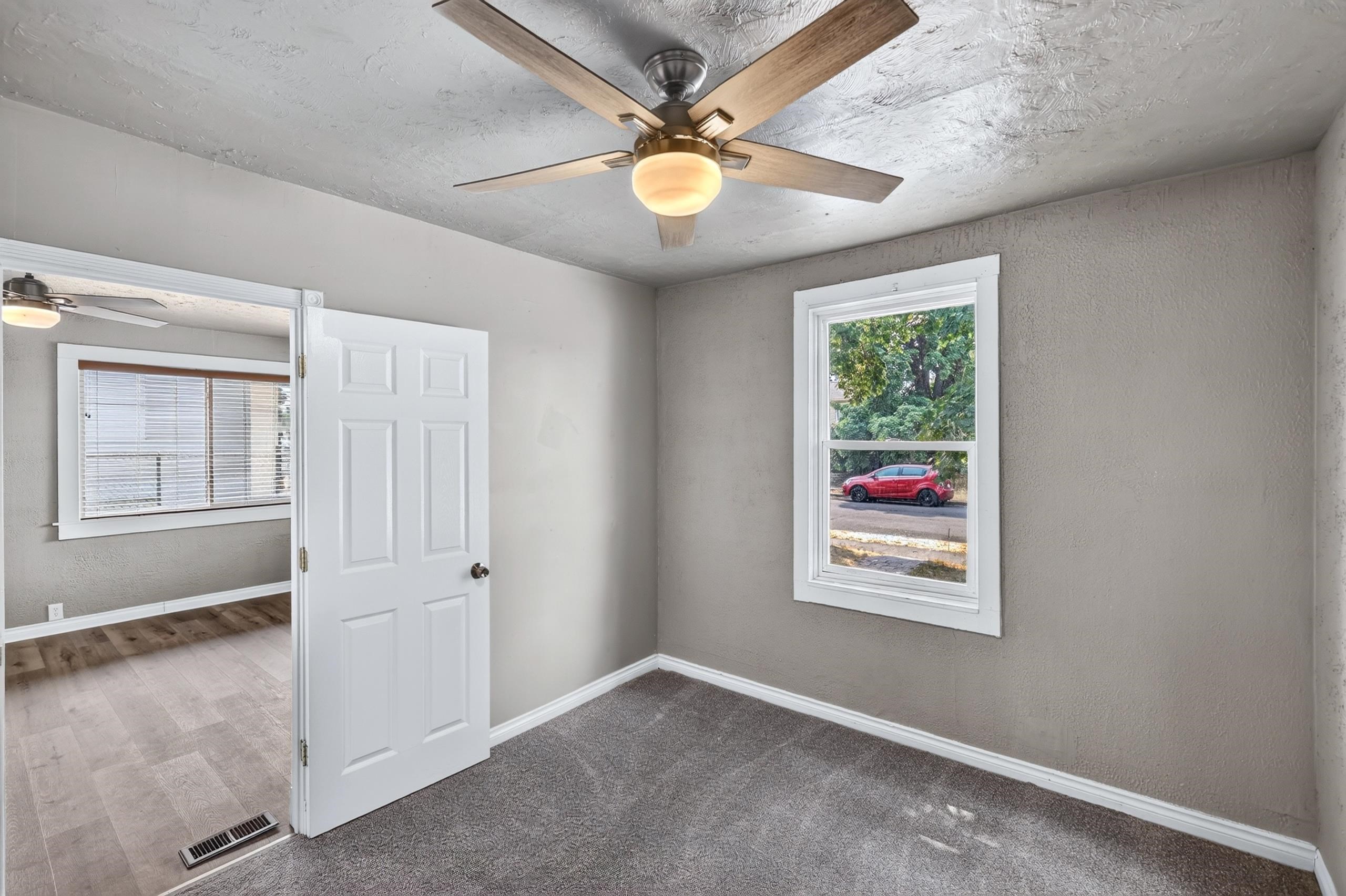829 Crown Ave - Photo 14