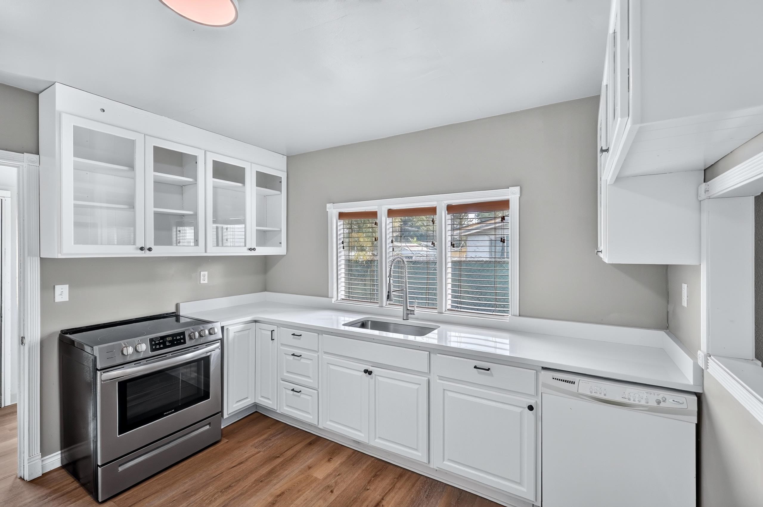 829 Crown Ave - Photo 3