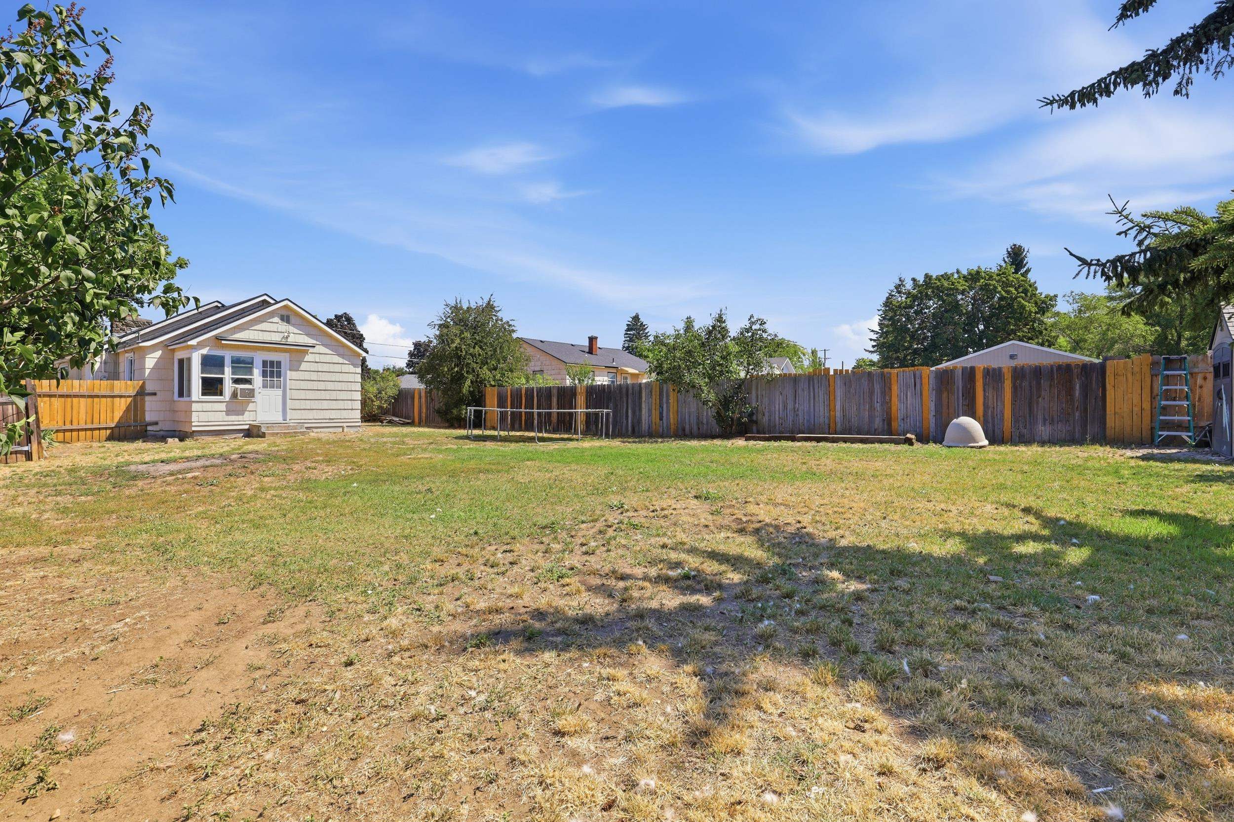 11122 E Broadway Ave - Photo 24
