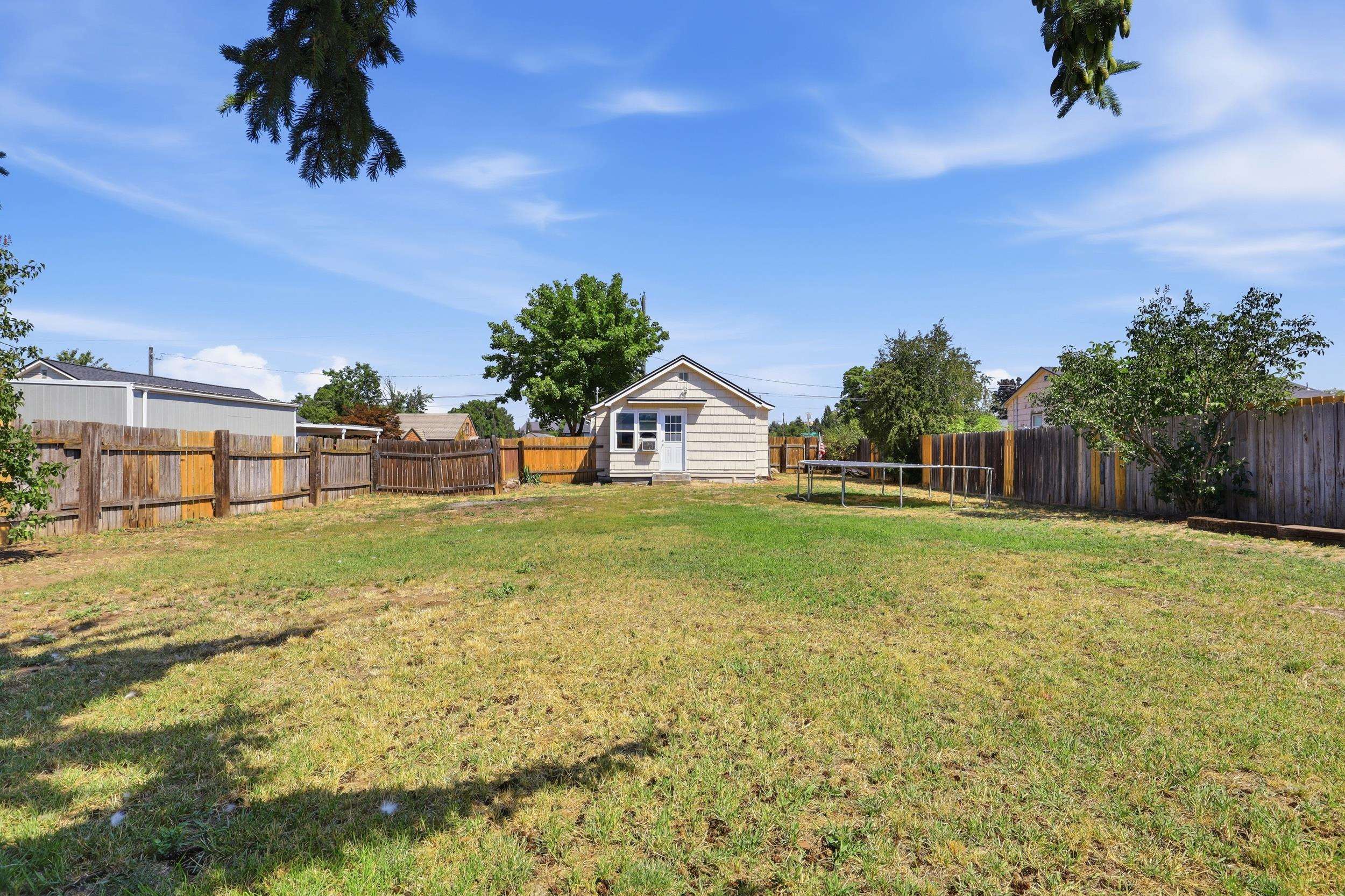 11122 E Broadway Ave - Photo 25