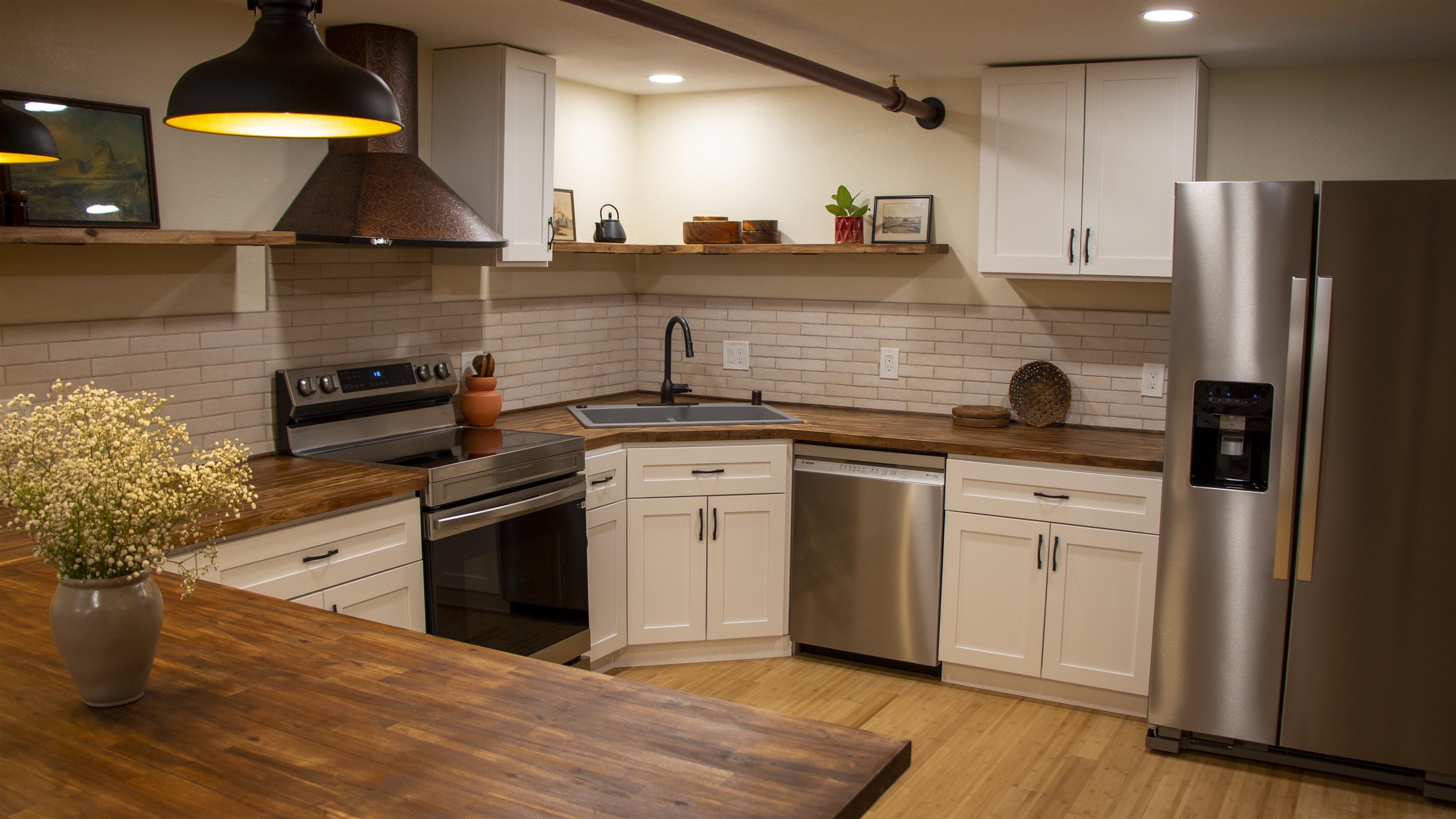 423 W 1st Ave - Photo 2