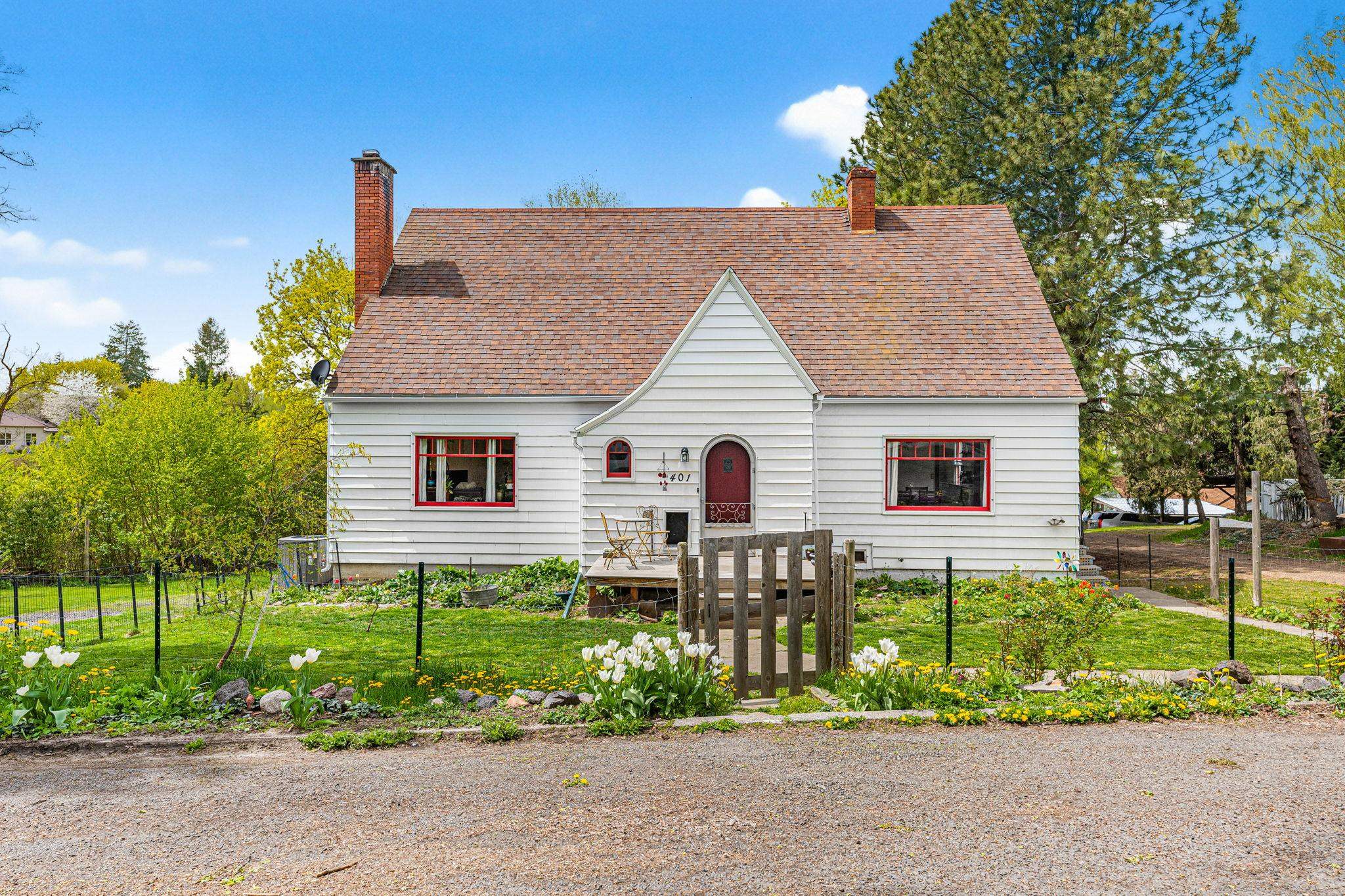 401 S Crosby St - Photo 2
