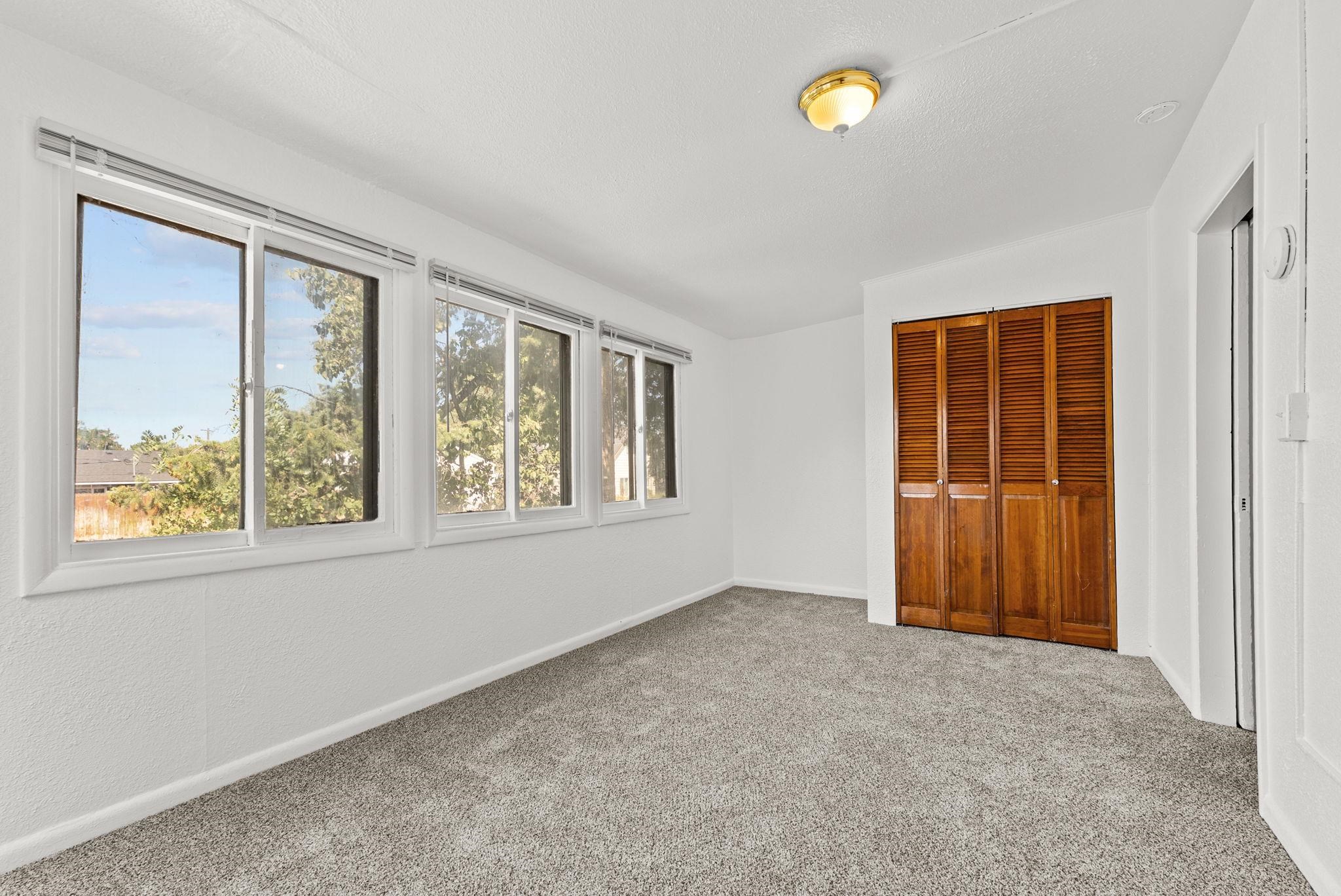 1701 E Desmet Ave - Photo 11