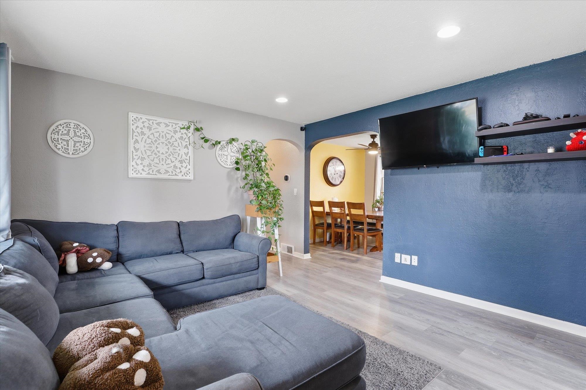 2824 E Marshall Ave - Photo 3