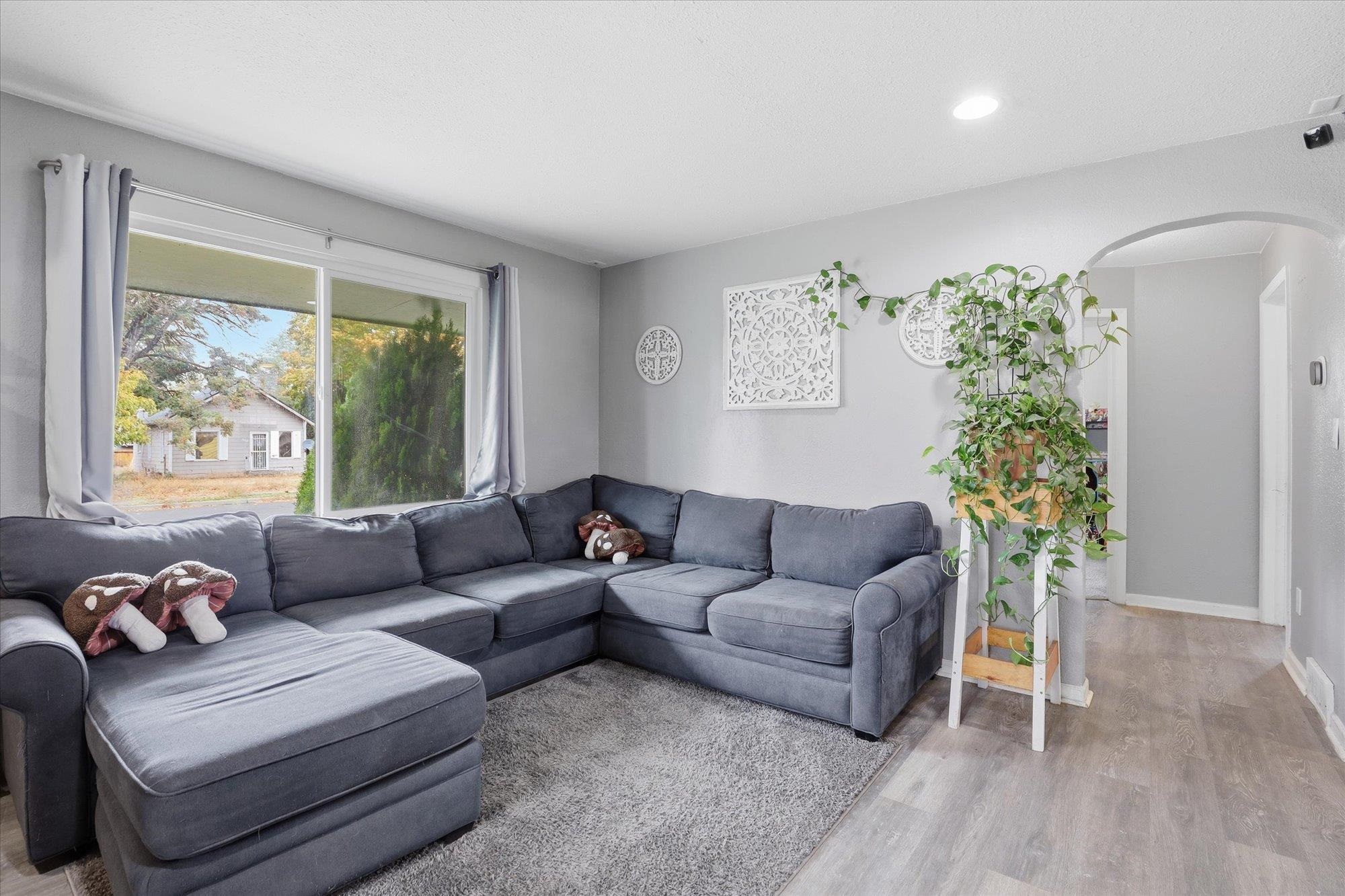 2824 E Marshall Ave - Photo 4