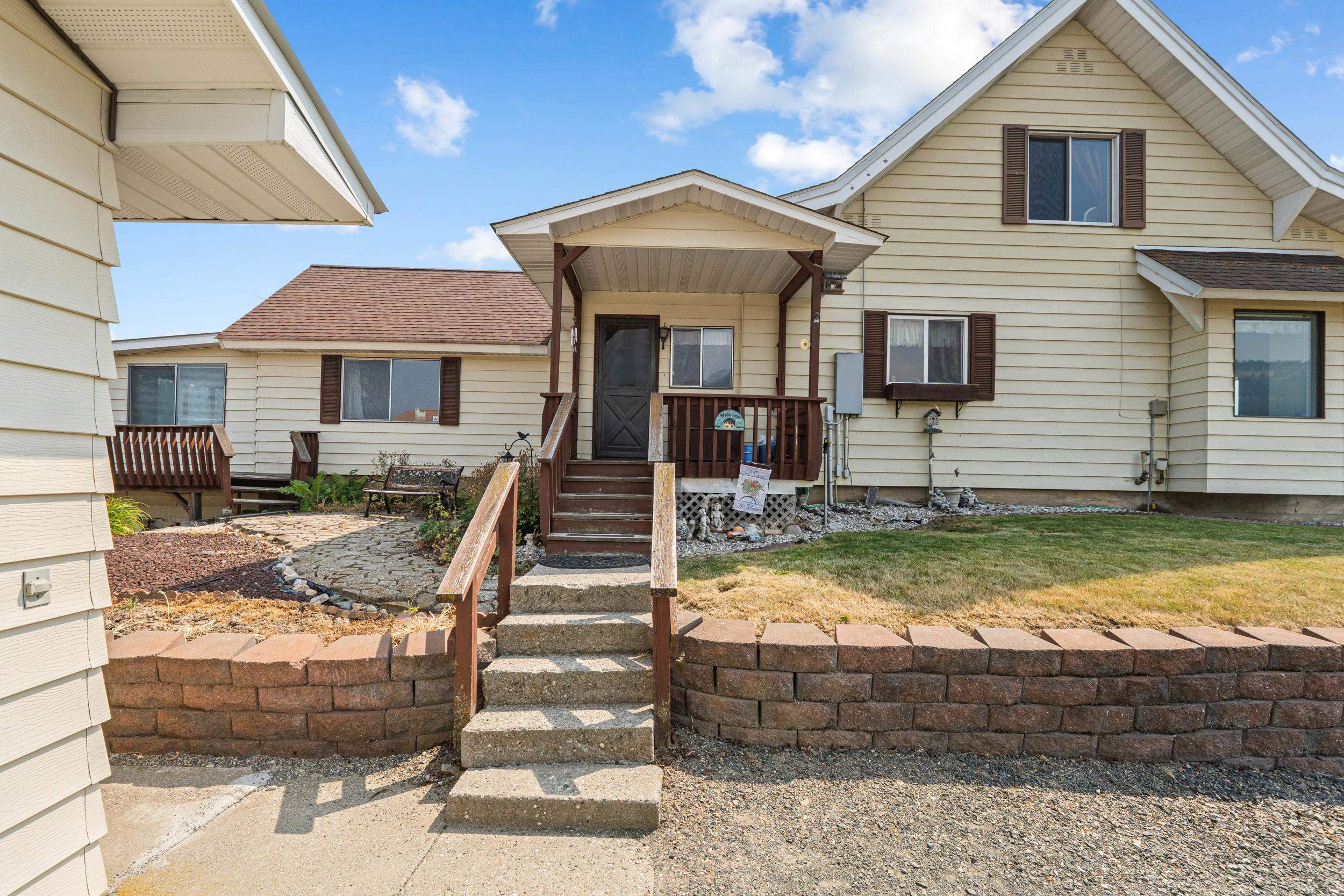2228 Blue Creek Rd - Photo 2