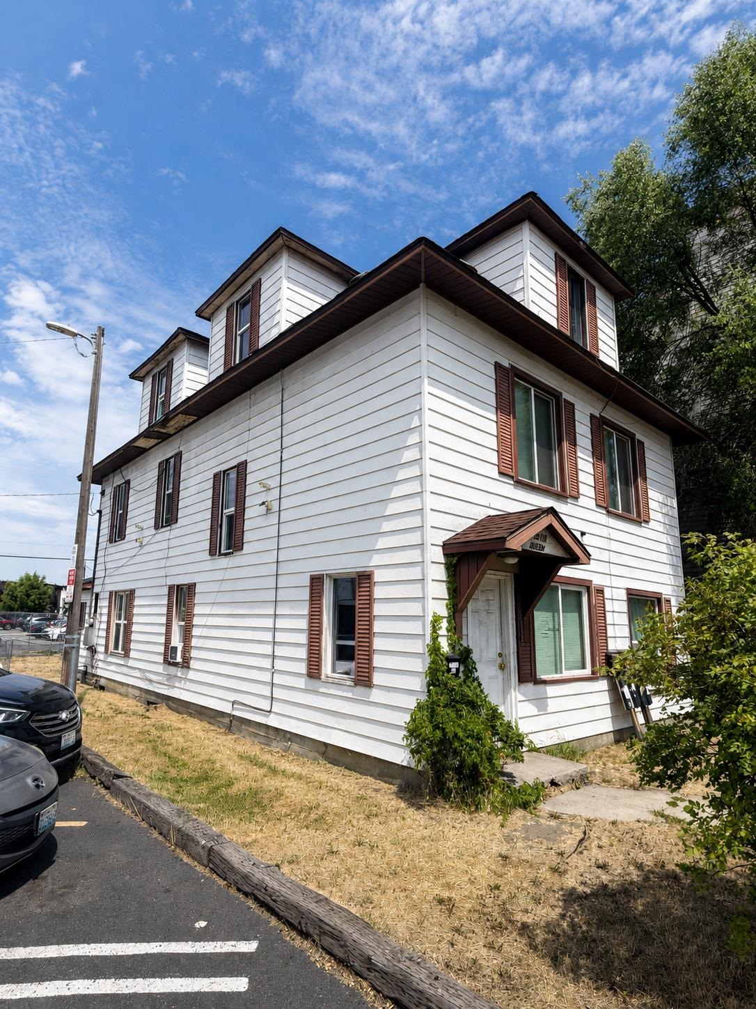 3011 E Queen Ave - Photo 1