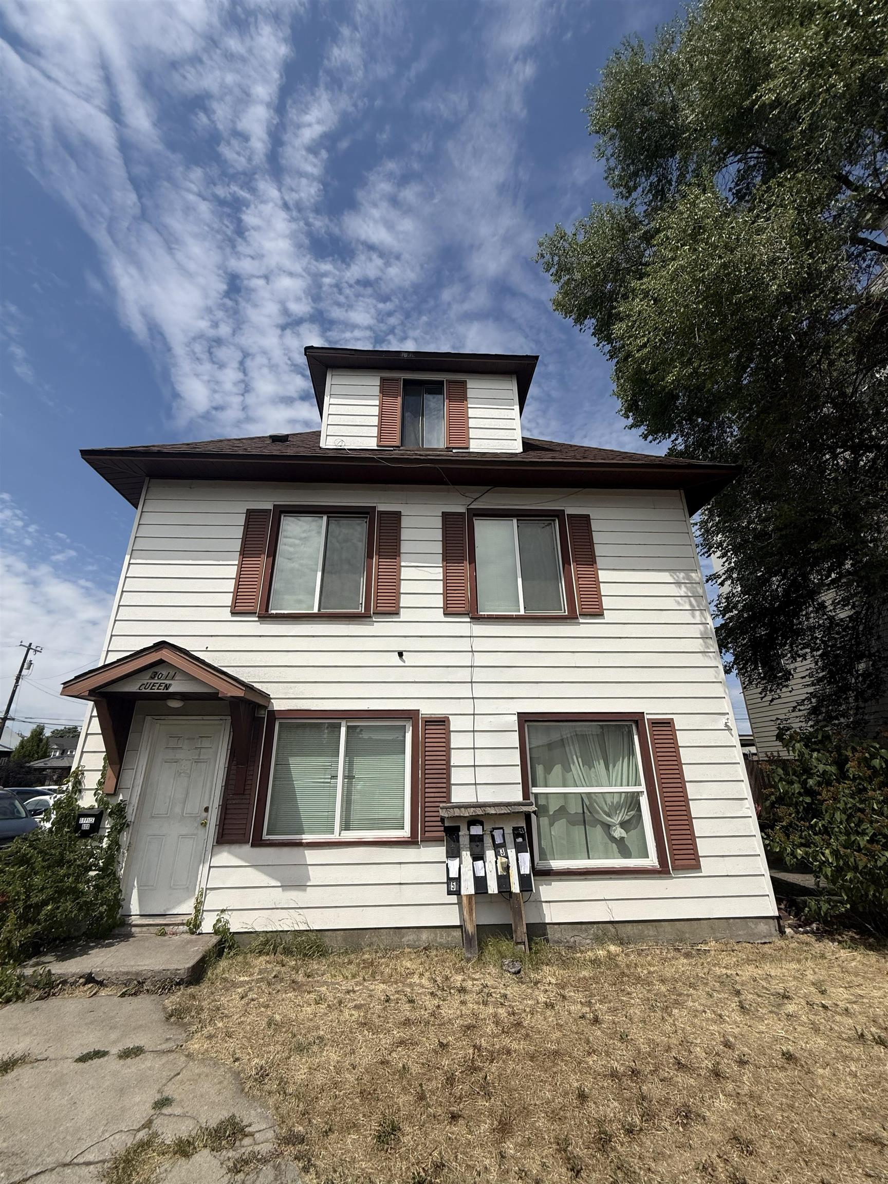 3011 E Queen Ave - Photo 2