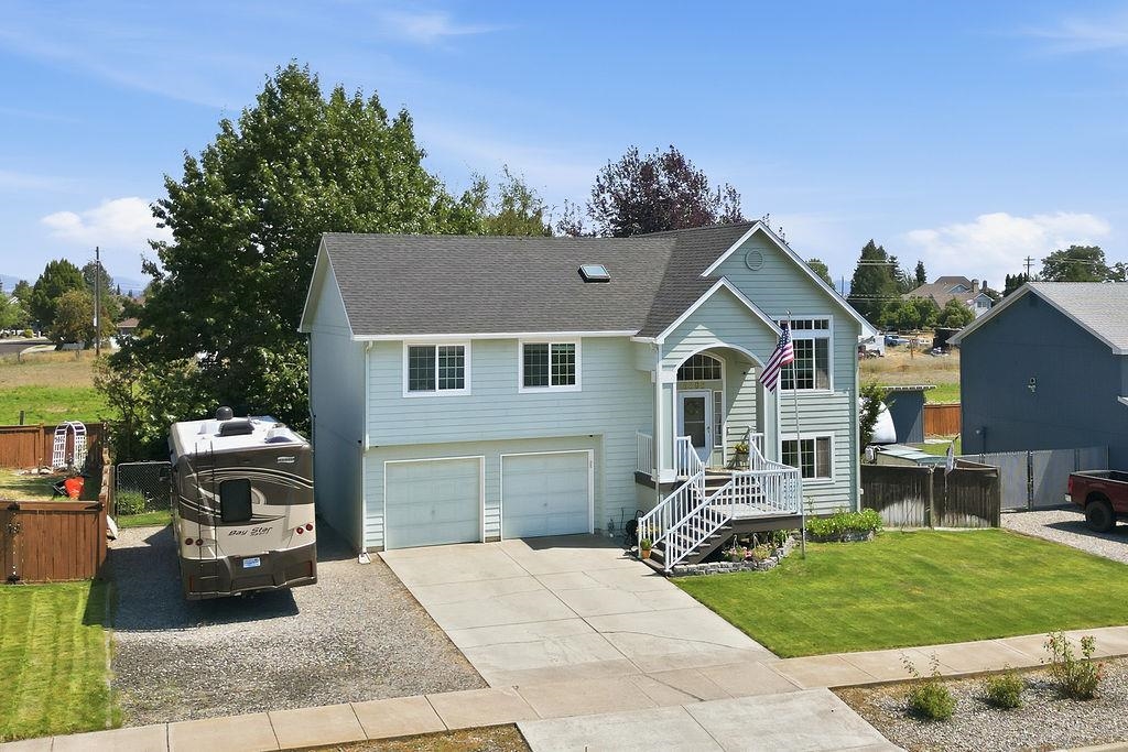 8808 N Maple St - Photo 1