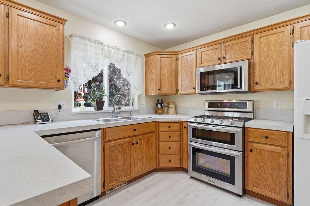 8808 N Maple St - Photo 16