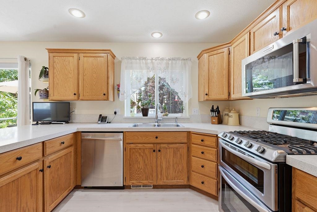 8808 N Maple St - Photo 17
