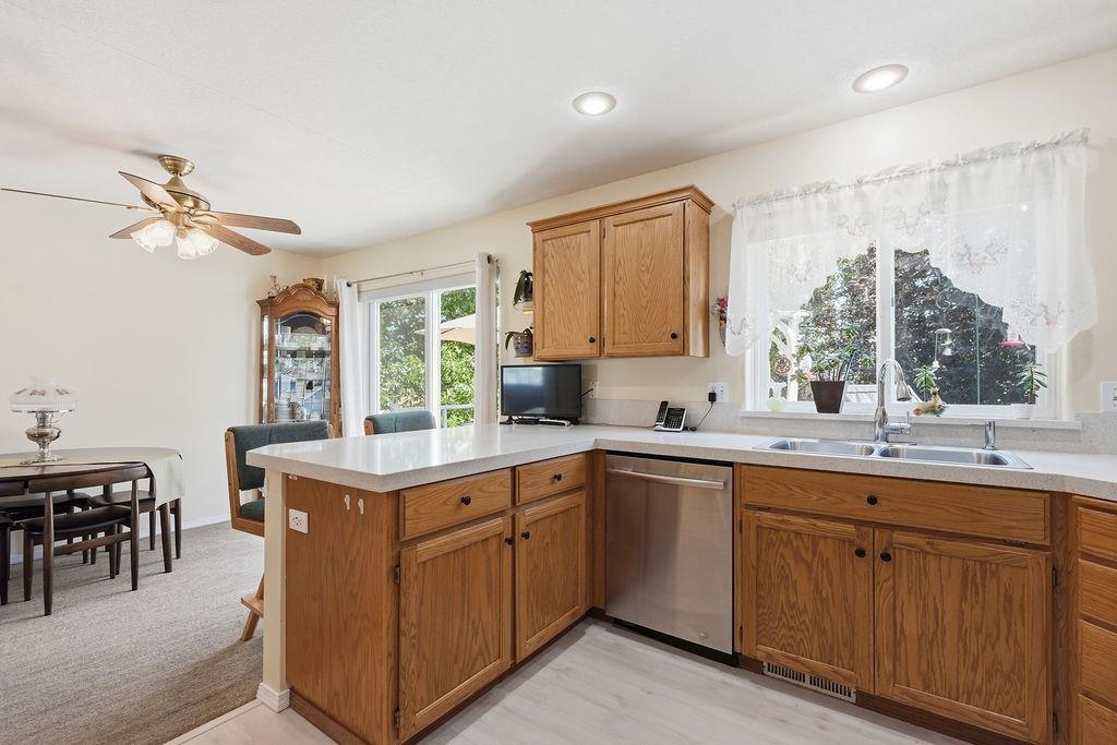 8808 N Maple St - Photo 18