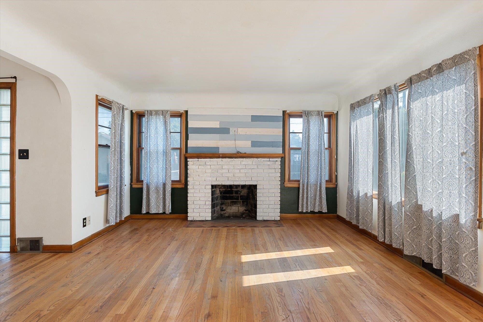 227 E Crown Ave - Photo 4