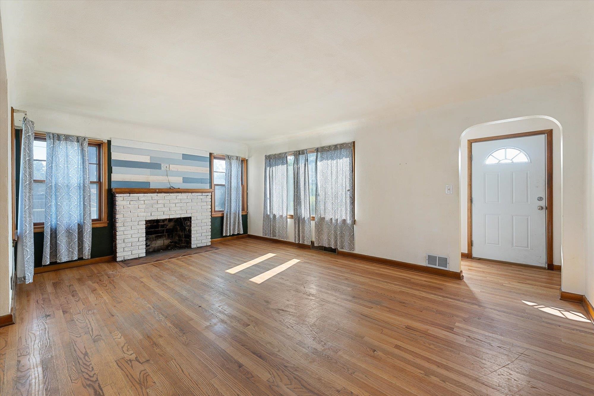 227 E Crown Ave - Photo 5