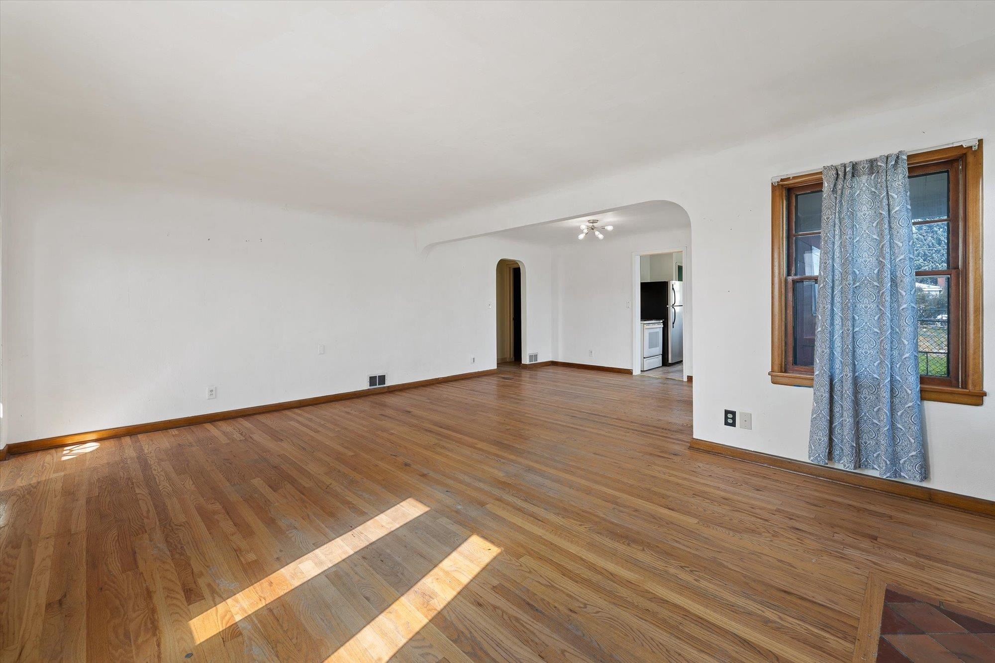 227 E Crown Ave - Photo 6