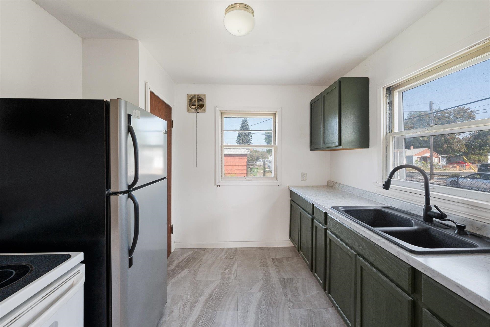 227 E Crown Ave - Photo 8
