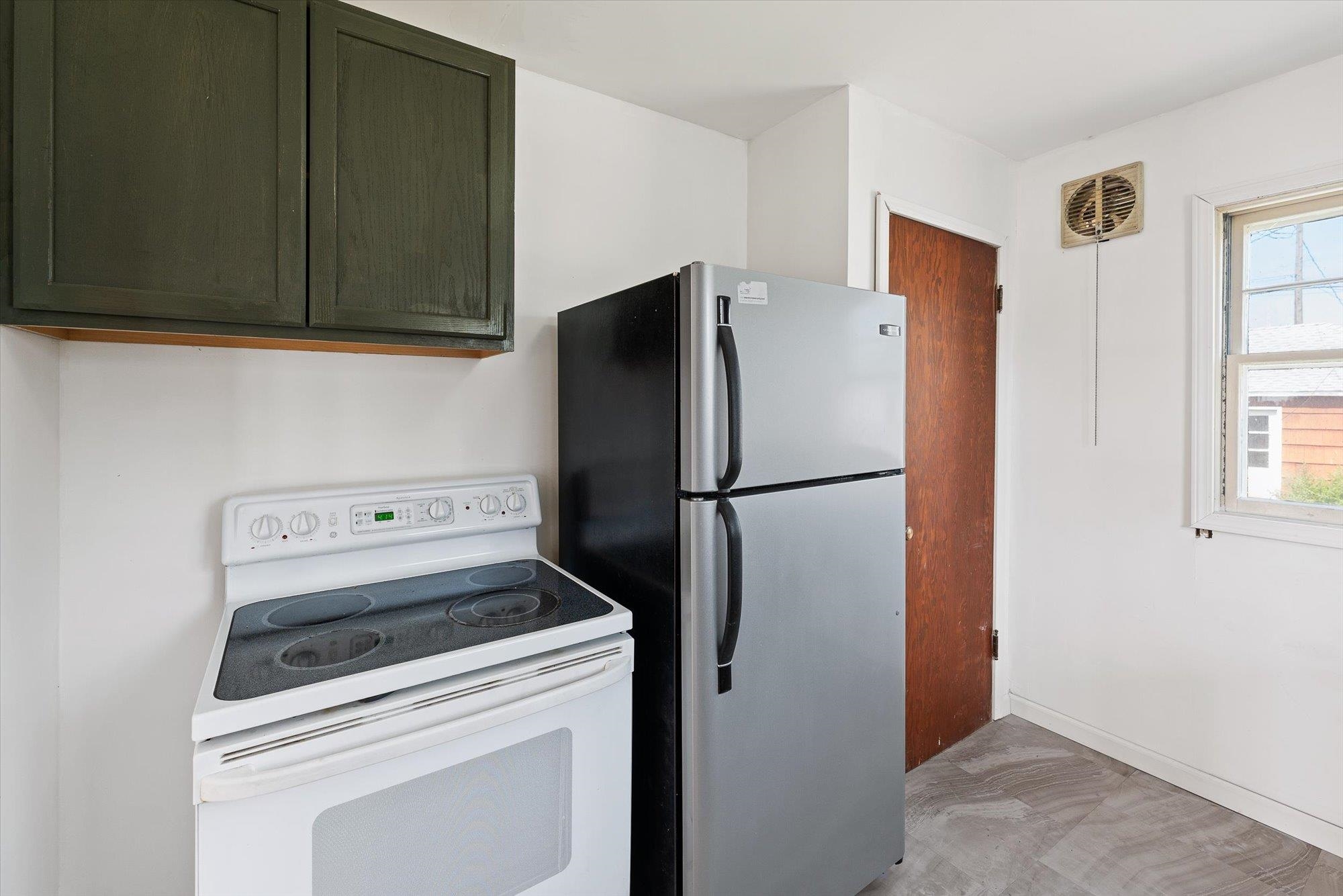 227 E Crown Ave - Photo 9