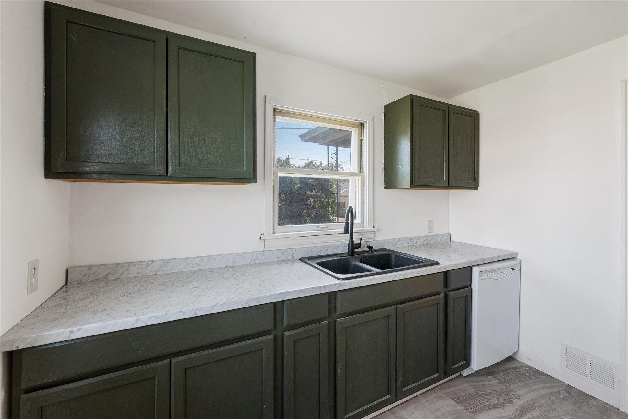 227 E Crown Ave - Photo 10