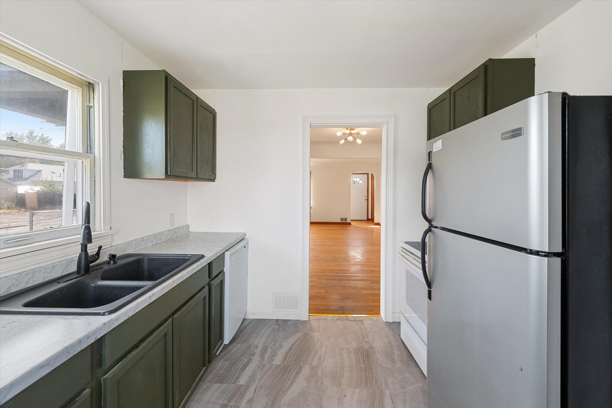 227 E Crown Ave - Photo 11