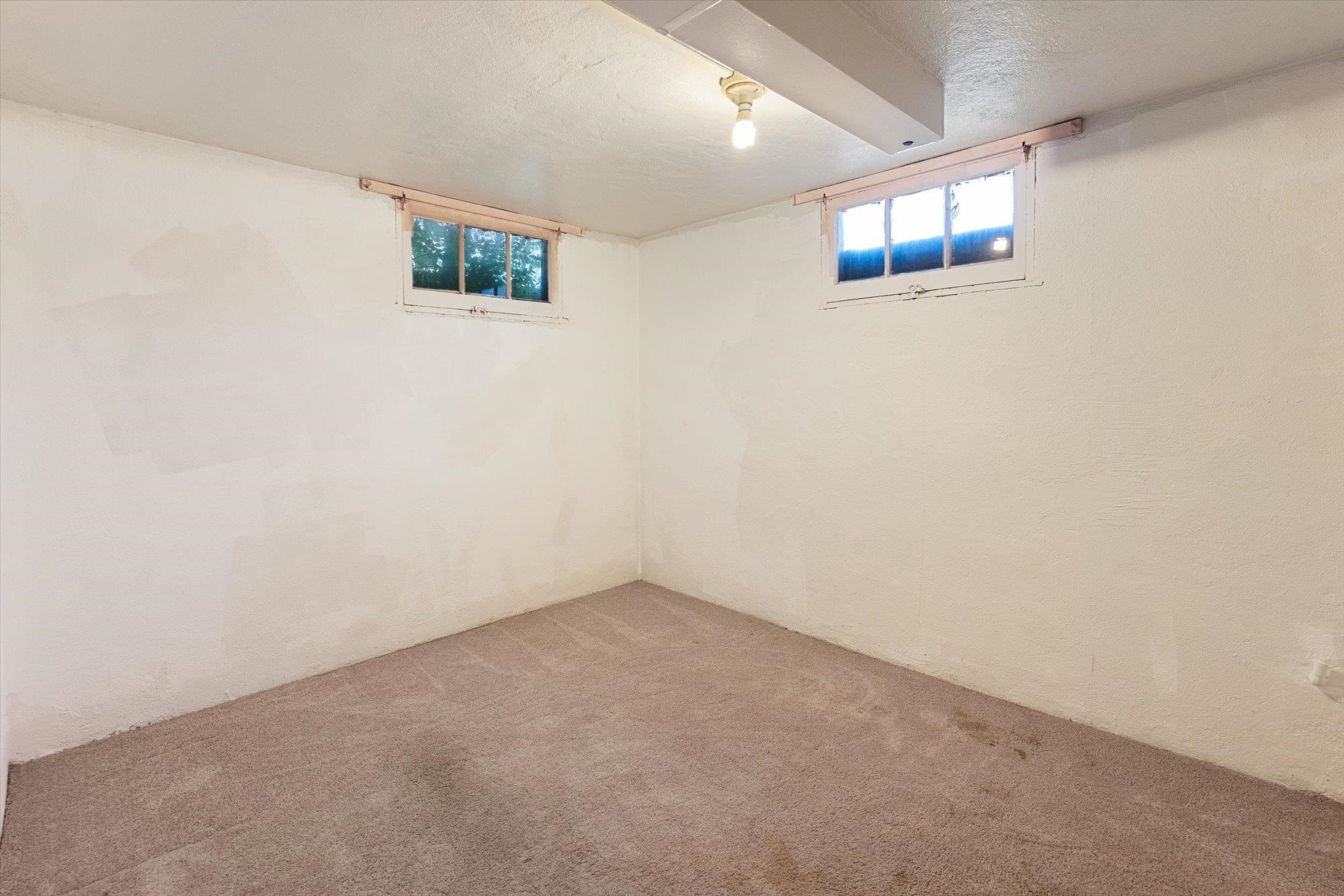 227 E Crown Ave - Photo 18