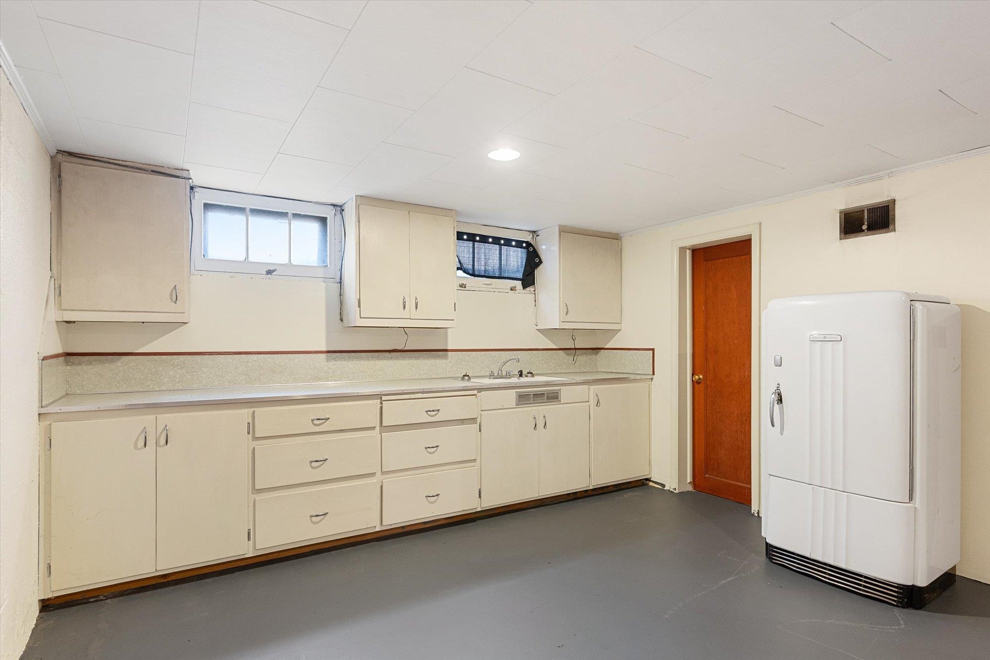 227 E Crown Ave - Photo 20