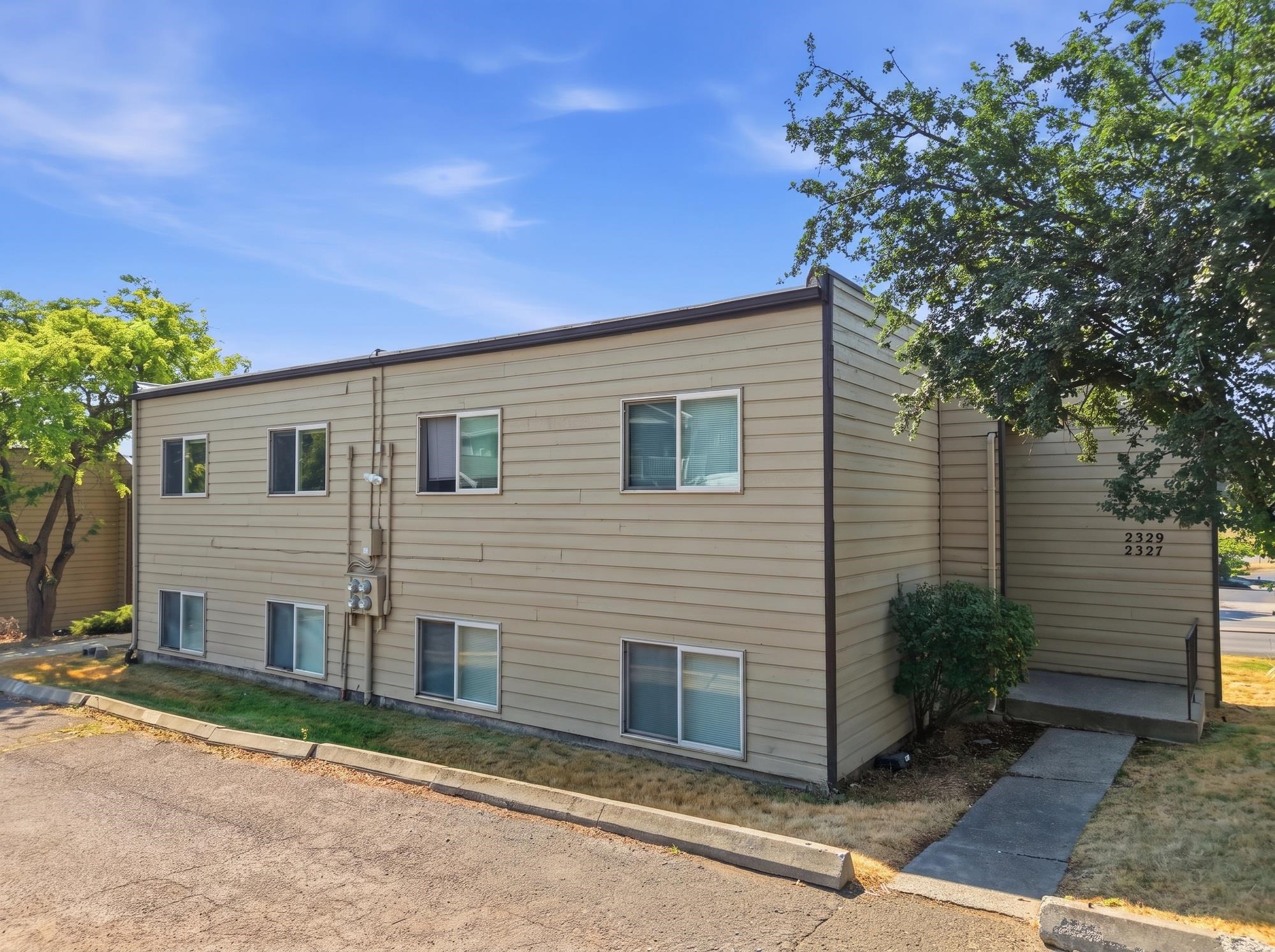 2327 E 29th Ave - Photo 2