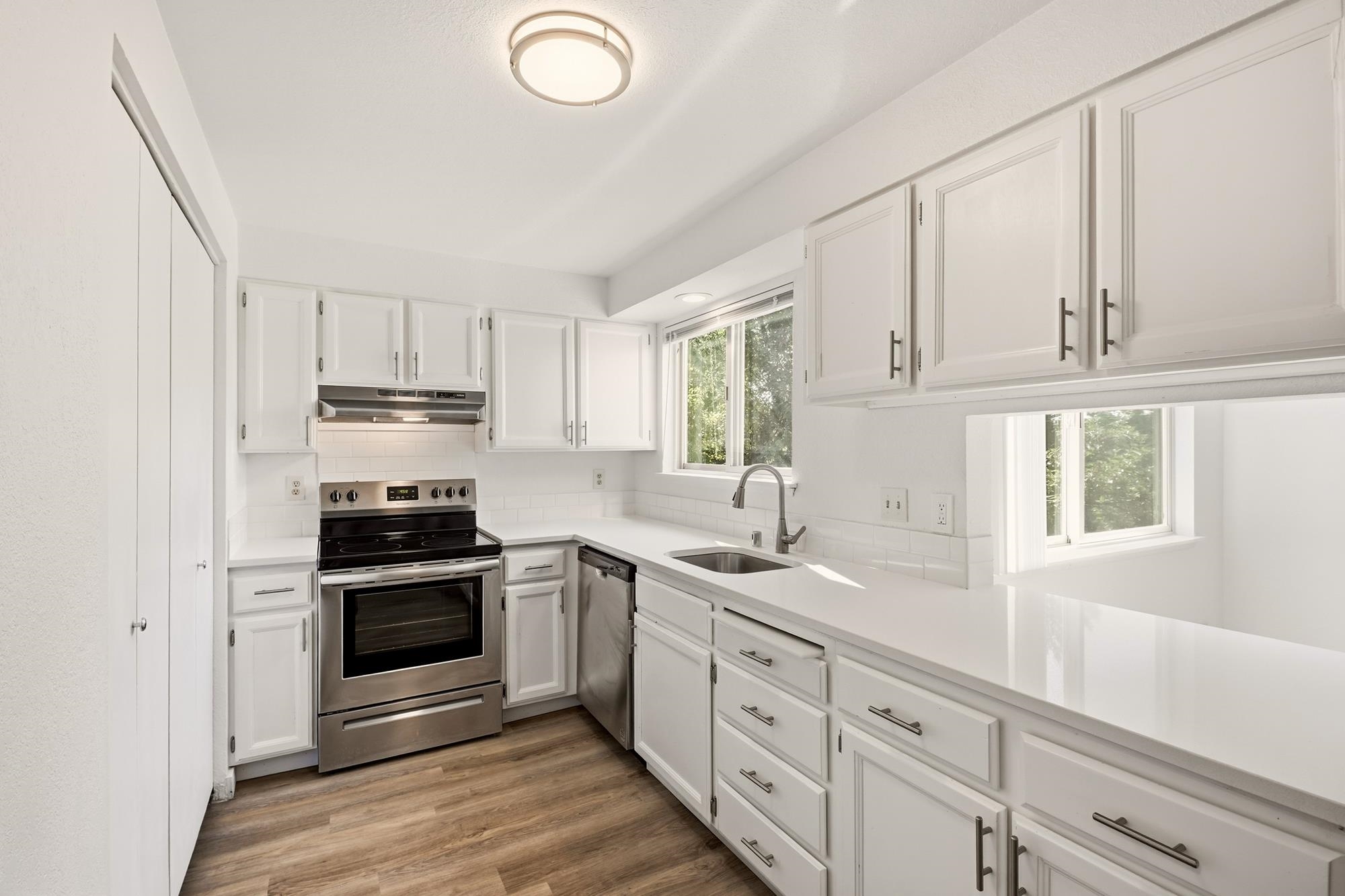 2327 E 29th Ave - Photo 3