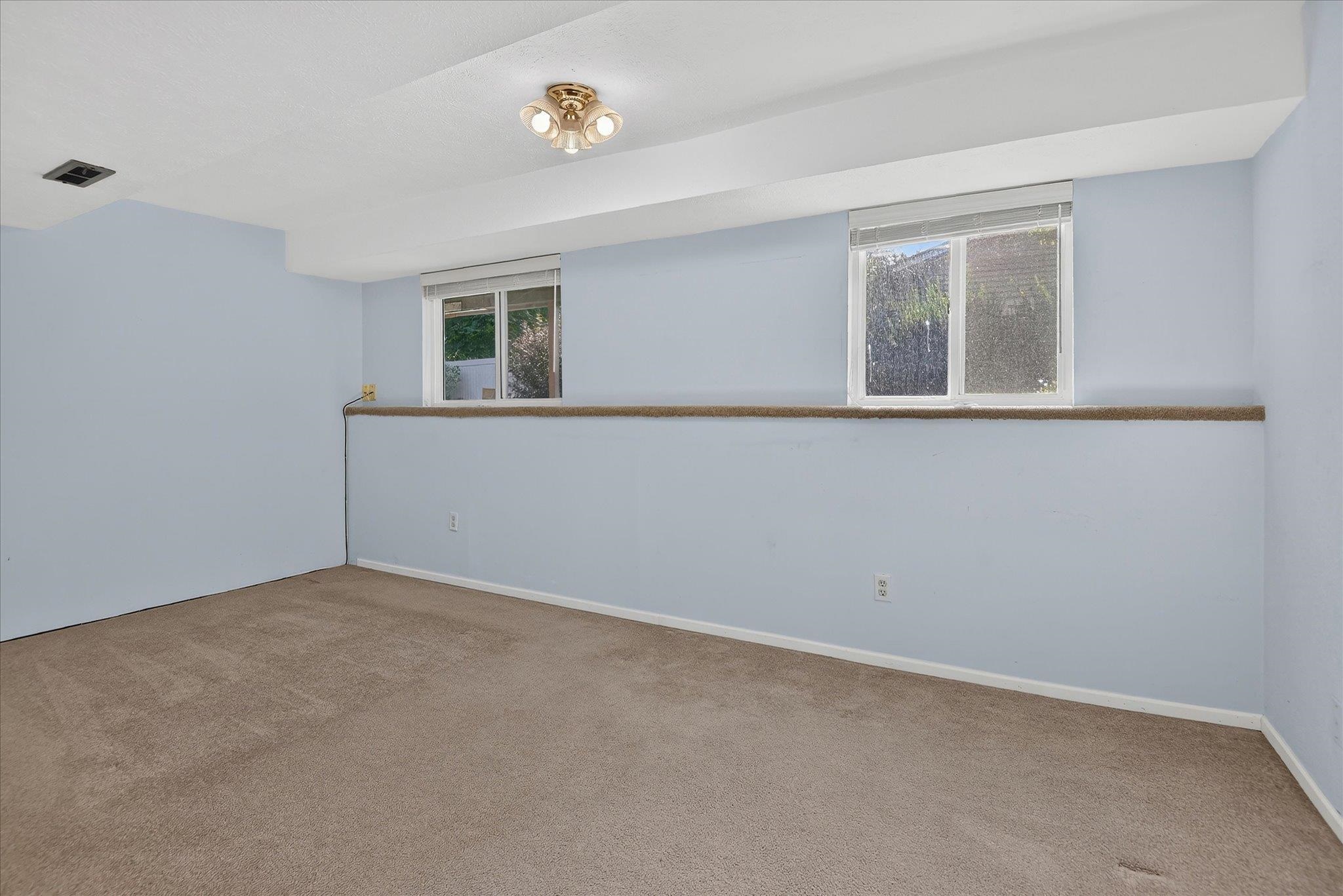 1006 S DICKEY St - Photo 32