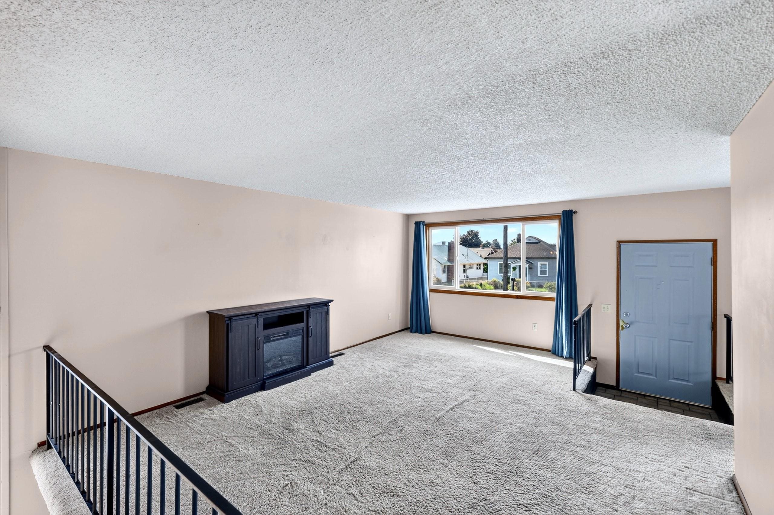 1927 E Hoffman Ave - Photo 3