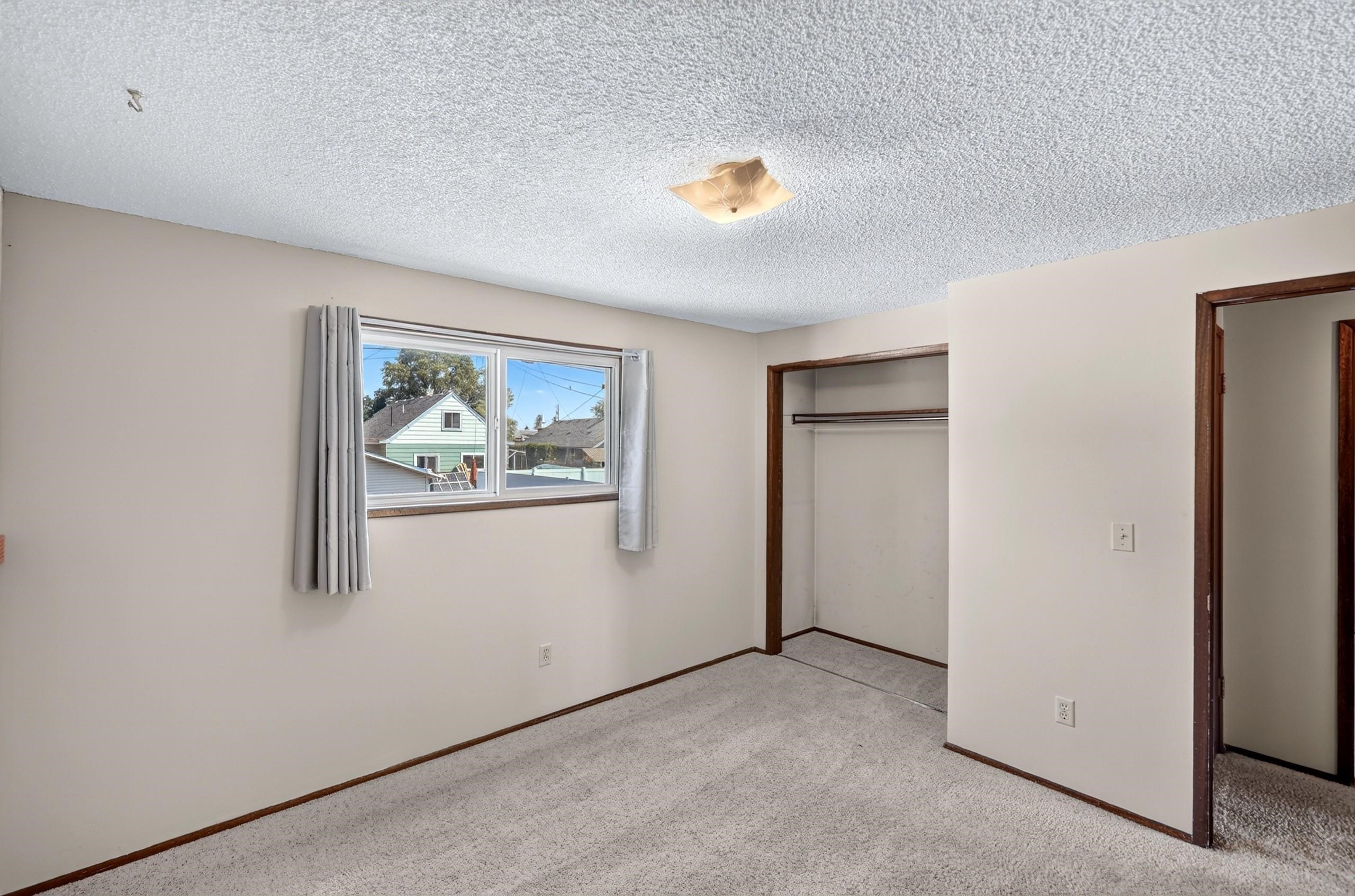1927 E Hoffman Ave - Photo 16