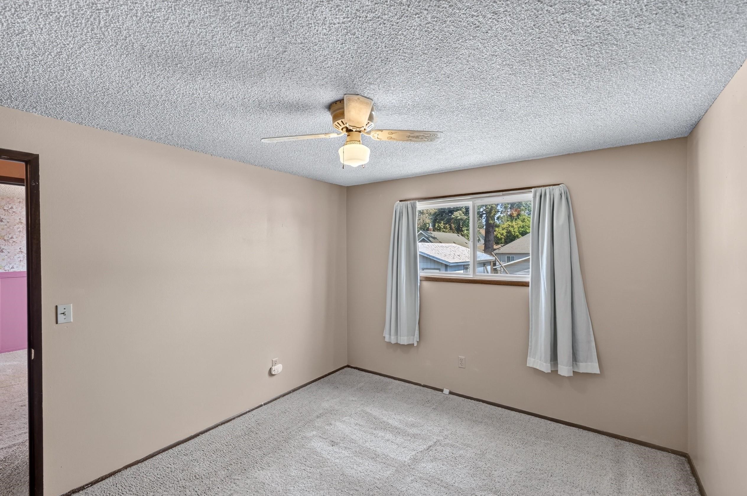 1927 E Hoffman Ave - Photo 19