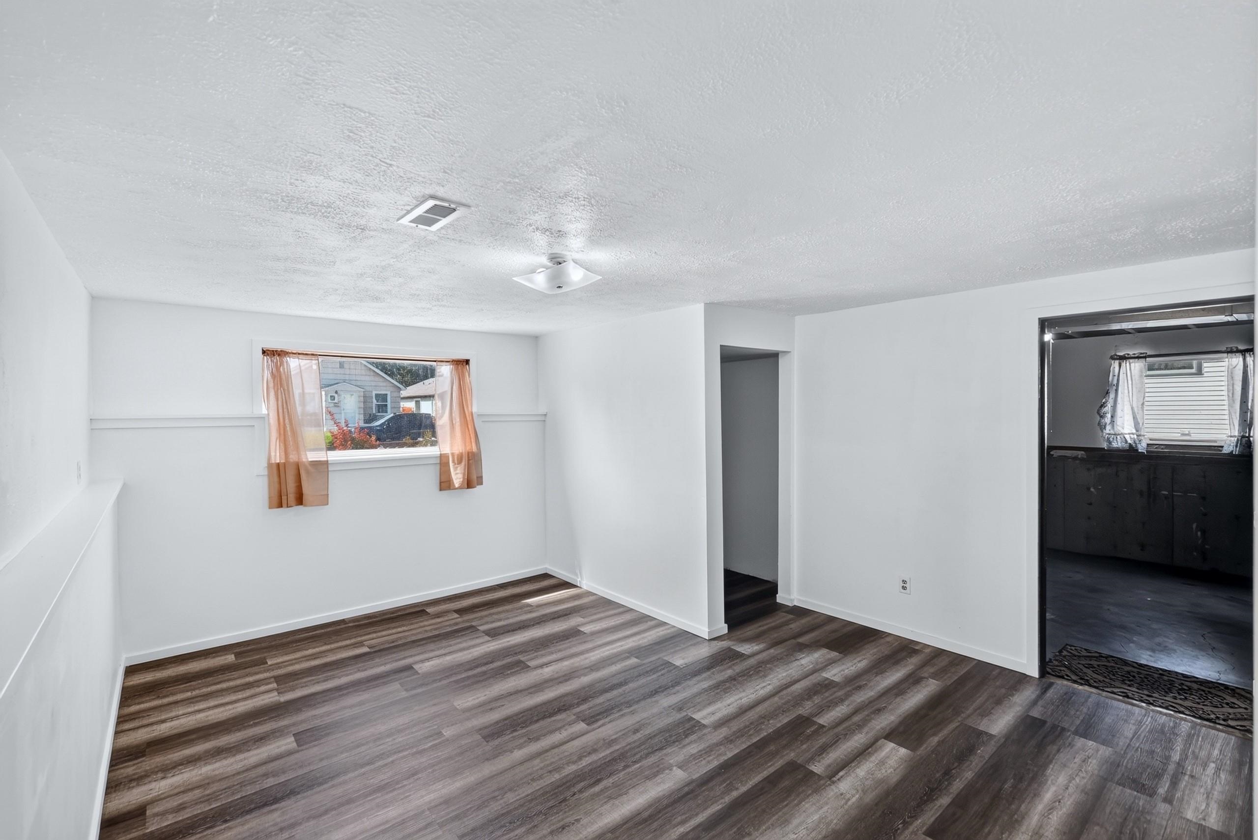 1927 E Hoffman Ave - Photo 21