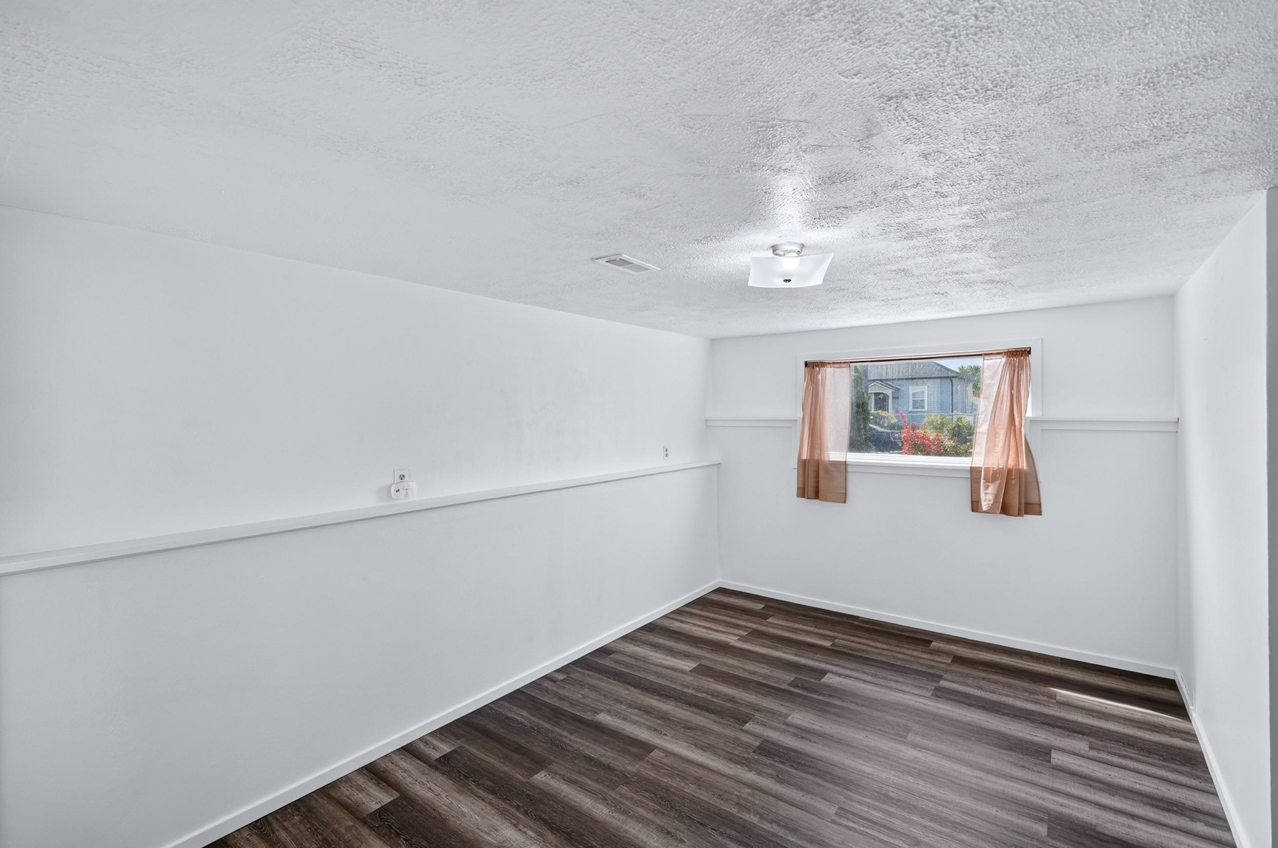 1927 E Hoffman Ave - Photo 23