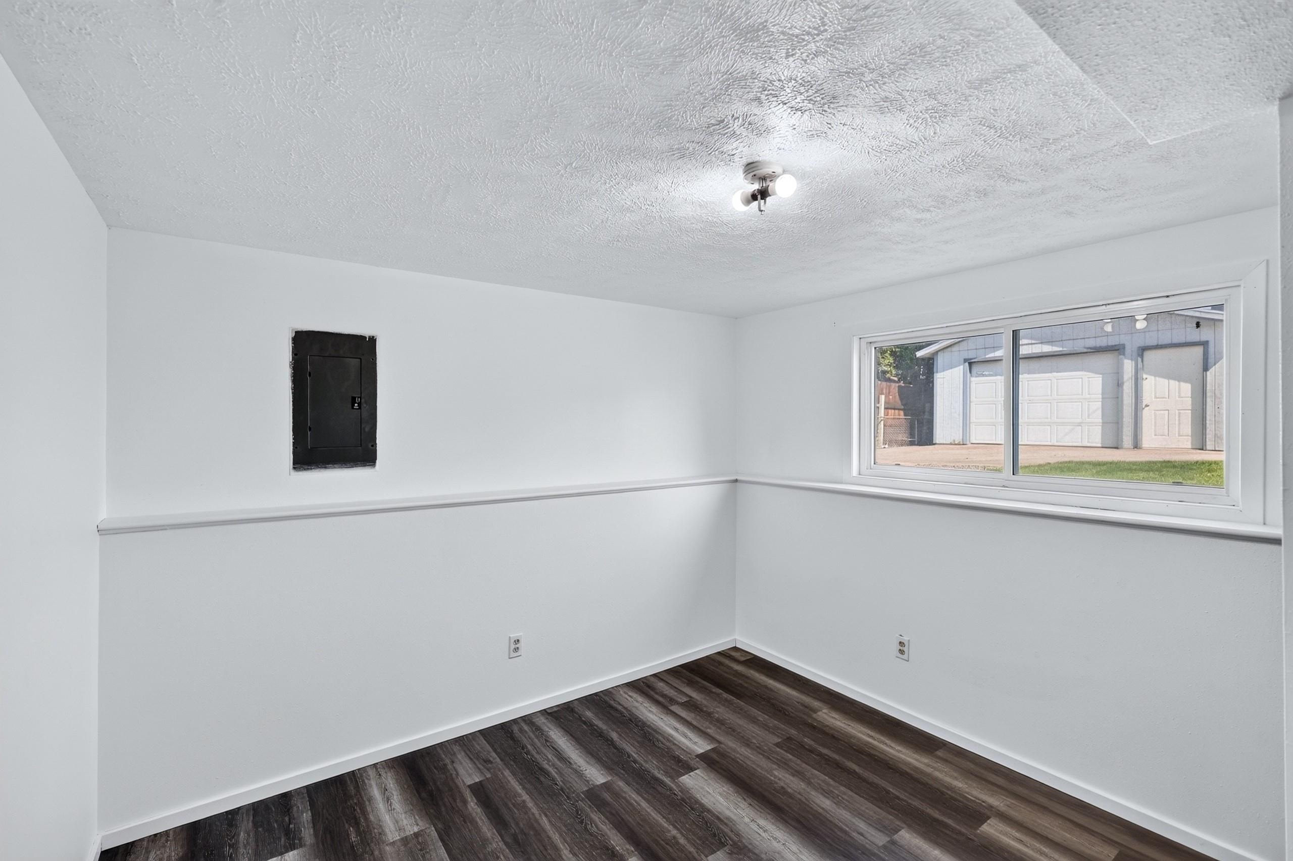 1927 E Hoffman Ave - Photo 30