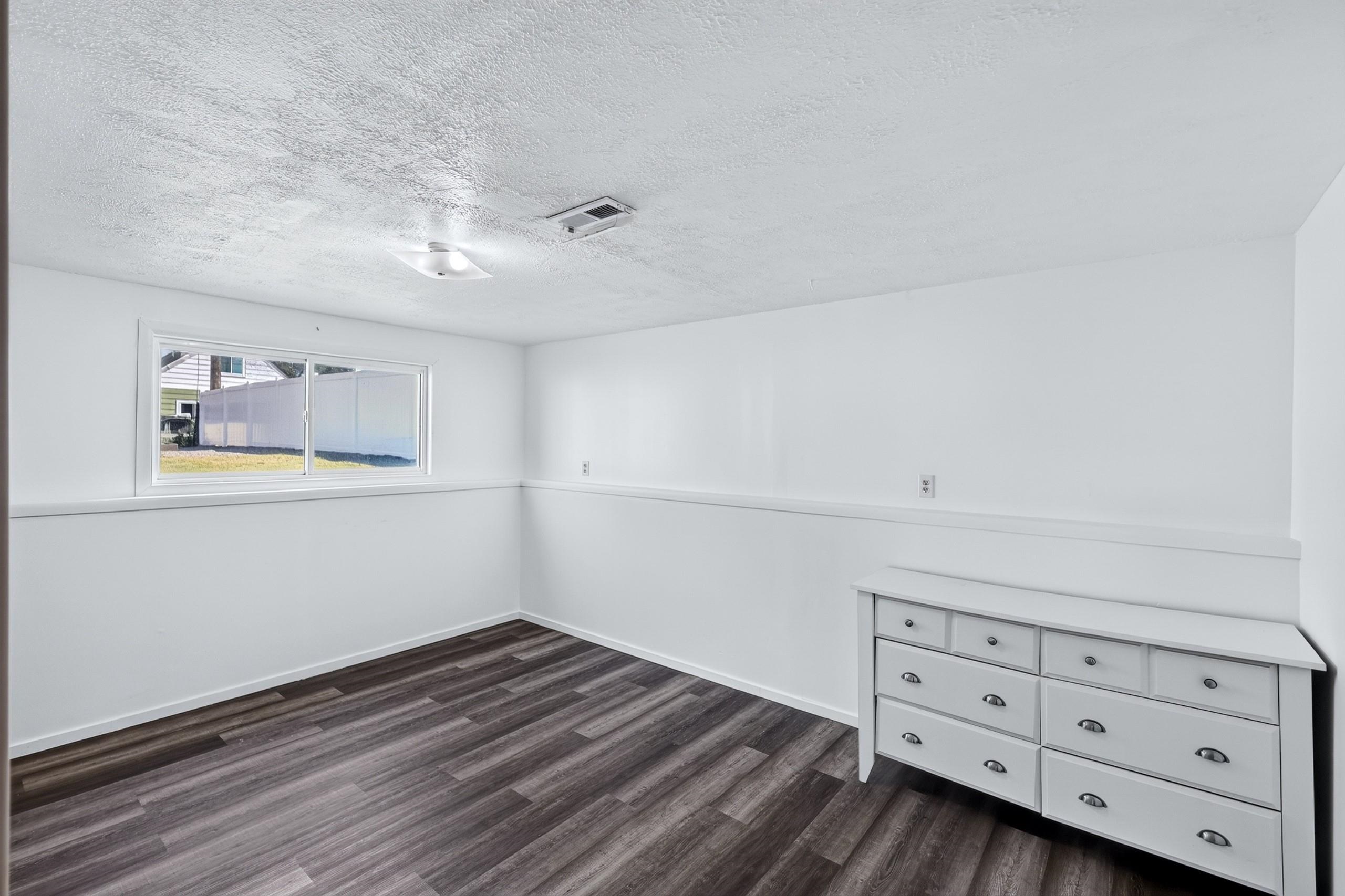 1927 E Hoffman Ave - Photo 33