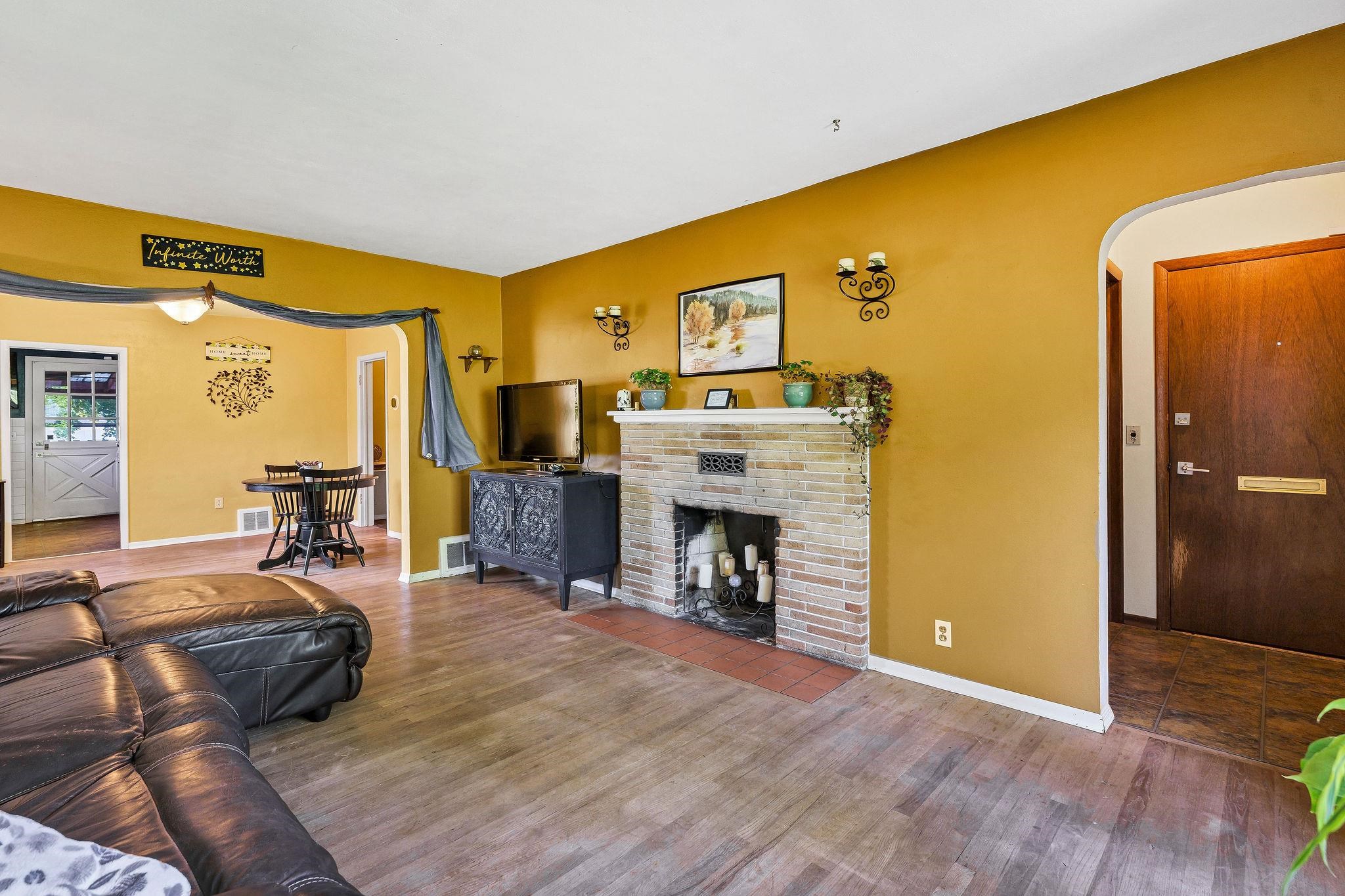 3923 N Whitehouse St - Photo 4