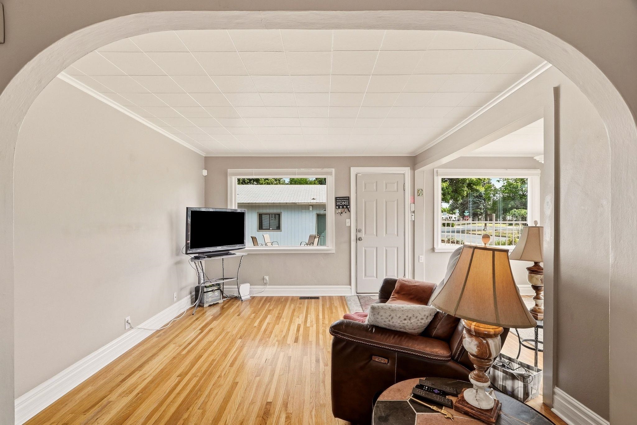 2028 E MISSION Ave - Photo 8
